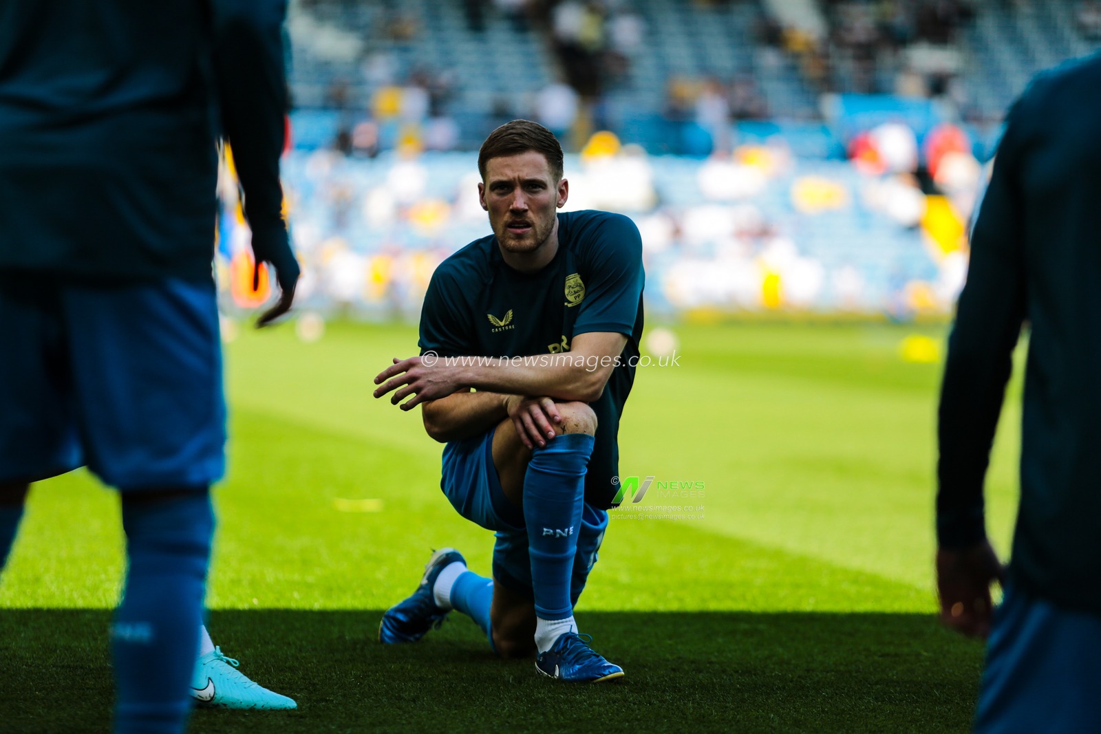 Lewis Gibson of Preston North End in the pregame warmup session during the Sky Bet Championship match Leeds United vs Preston North End at Elland Road, Leeds, United Kingdom, 12th April 2025

(Photo by Richard Bierton/News Images)