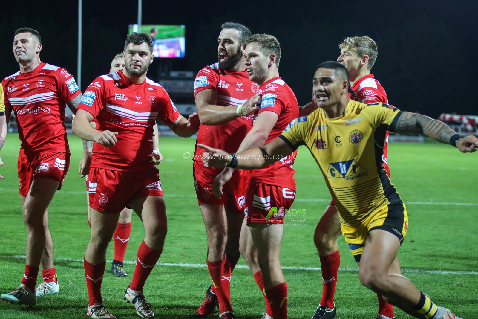 Matt Parcell (9) of Hull KR celebrates his try while Peter Mata'utia (3) of Castleford Tigers complains to referee James Childs