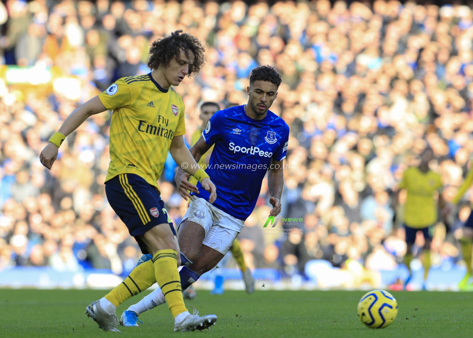 21st December 2019, Goodison Park, Liverpool, England; Premier League, Everton v Arsenal : David Luiz (23) of Arsenal passes the ball beyond Dominic Calvert-Lewin (9) of Everton
Credit: Conor Molloy/News Images
