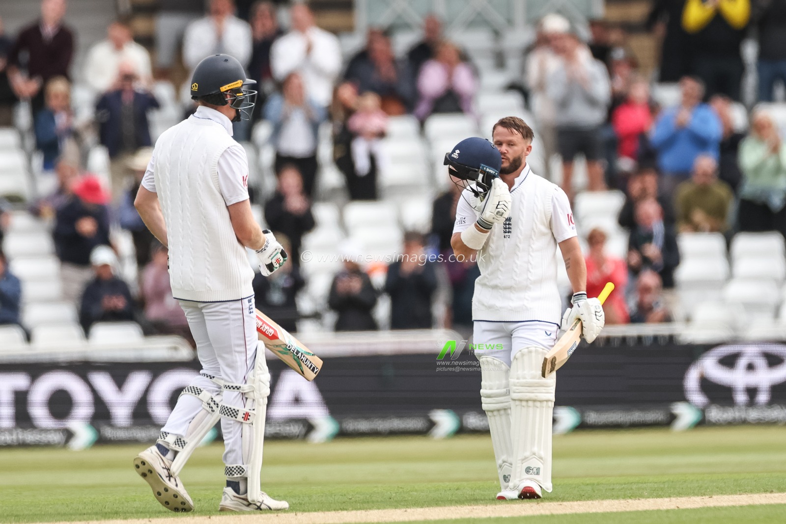 Ben Duckett of England celebrates a century (100 runs) during the Rothesay Test Match Day 1 England vs Zimbabwe at Trent Bridge, Nottingham, United Kingdom, 22nd May 2025

(Photo by Mark Cosgrove/News Images)