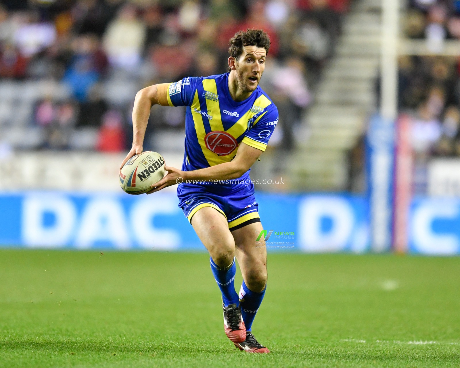 30th January 2020, DW Stadium, Wigan, England; Betfred Super League, Wigan Warriors v Warrington Wolves : Stefan Ratchford (1) of Warrington Wolves with the ball