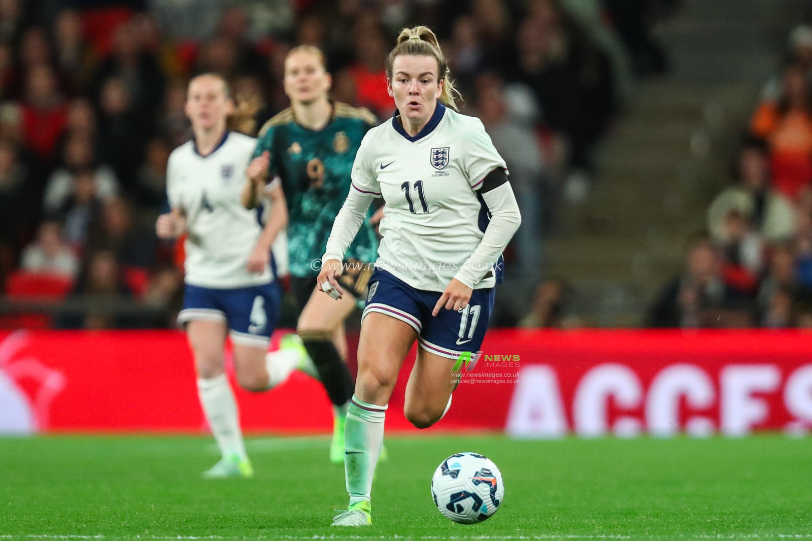 Lauren Hemp of England goes forward with the ball during the International Friendly match England Women vs Germany Women at Wembley Stadium, London, United Kingdom, 25th October 2024

(Photo by Izzy Poles/News Images)