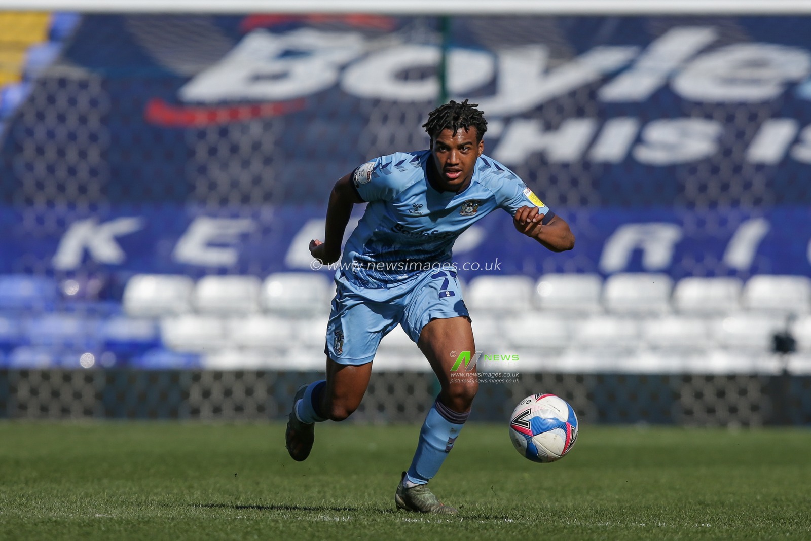 Sam McCallum #21 of Coventry City dribbles the ball