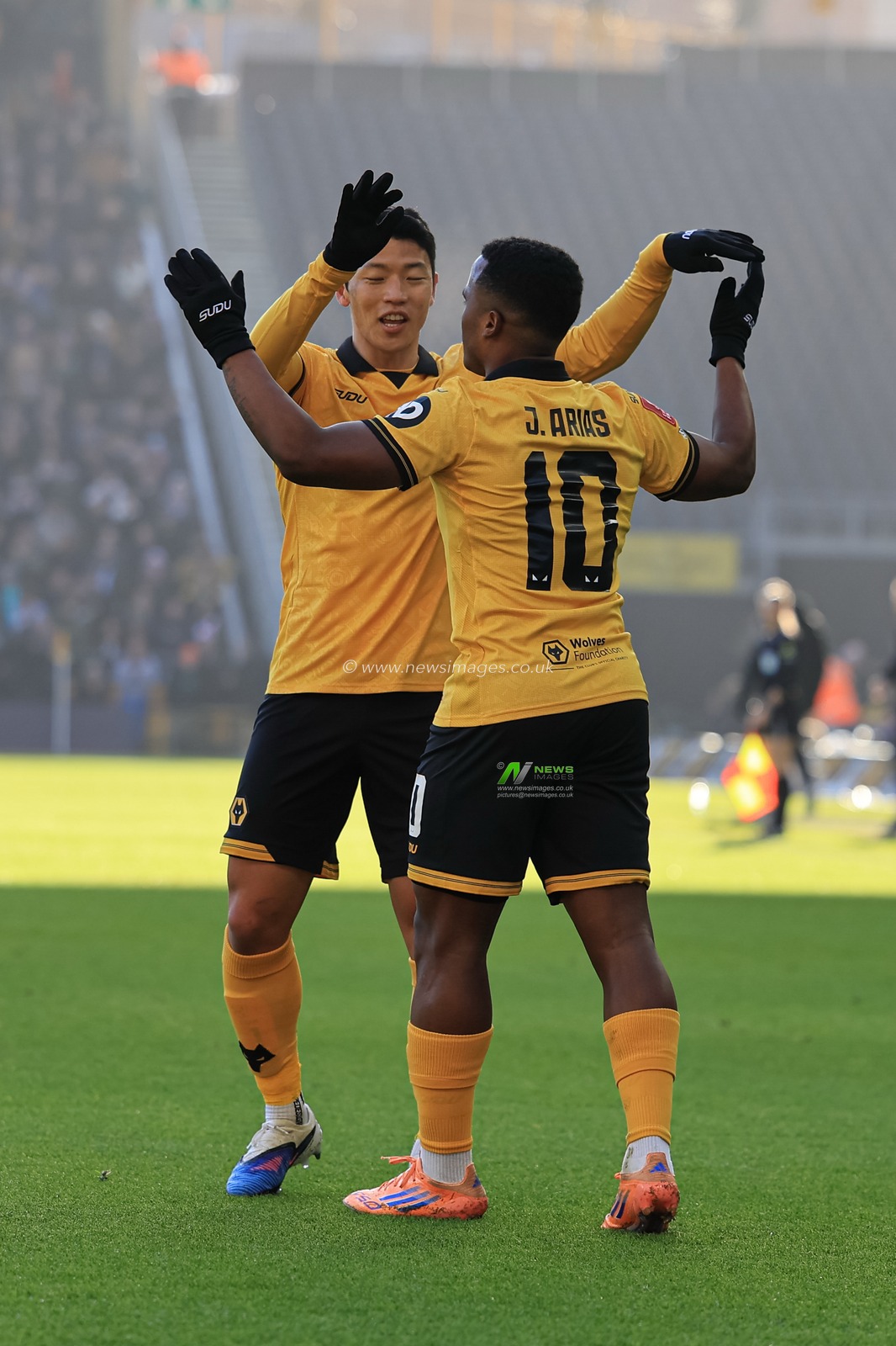 Jhon Arias of Wolverhampton Wanderers scores to make it 2-0 during the Emirates FA Cup Third Round match Wolverhampton Wanderers vs Shrewsbury Town at Molineux, Wolverhampton, United Kingdom, 10th January 2026

(Photo by Euan Manning/News Images)