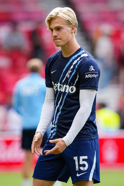 Lucas Bergvall of Tottenham Hotspur in the pregame warmup session  during the Premier League match Nottingham Forest vs Tottenham Hotspur at City Ground, Nottingham, United Kingdom on 05 September 2026

(Photo by Maynard Manyowa/News Images)