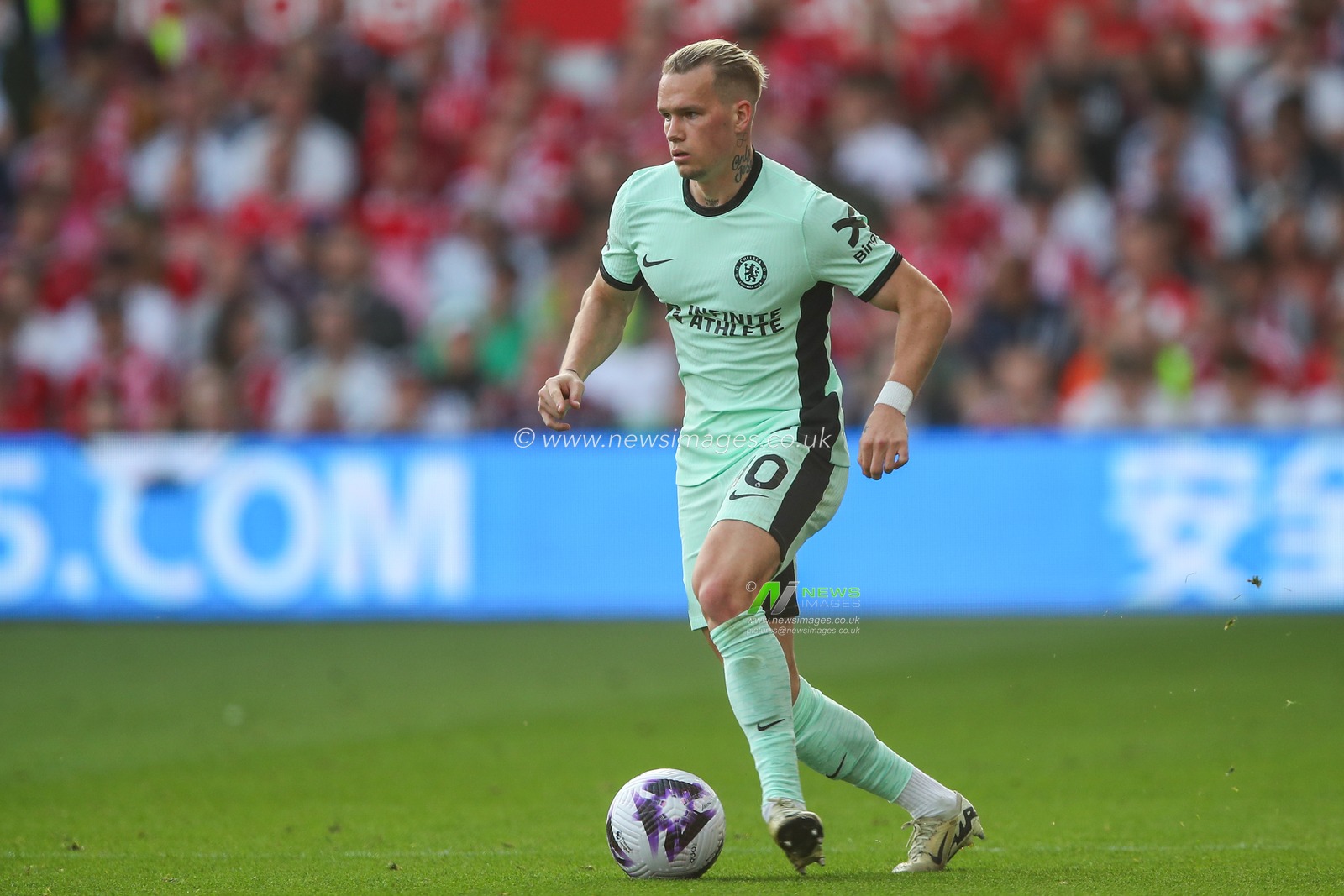 Mykhaylo Mudryk of Chelsea goes forward with the ball during the Premier League match Nottingham Forest vs Chelsea at City Ground, Nottingham, United Kingdom, 11th May 2024

(Photo by Gareth Evans/News Images)