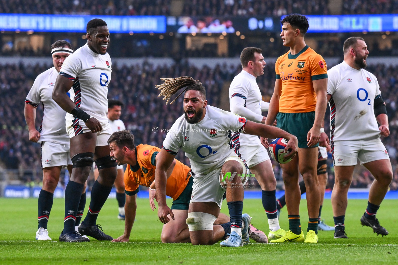 Chandler Cunningham-South of England celebrates his try during the Autumn Nations Series match England vs Australia at Allianz Stadium, Twickenham, United Kingdom, 8th November 2024

(Photo by Craig Thomas/News Images)