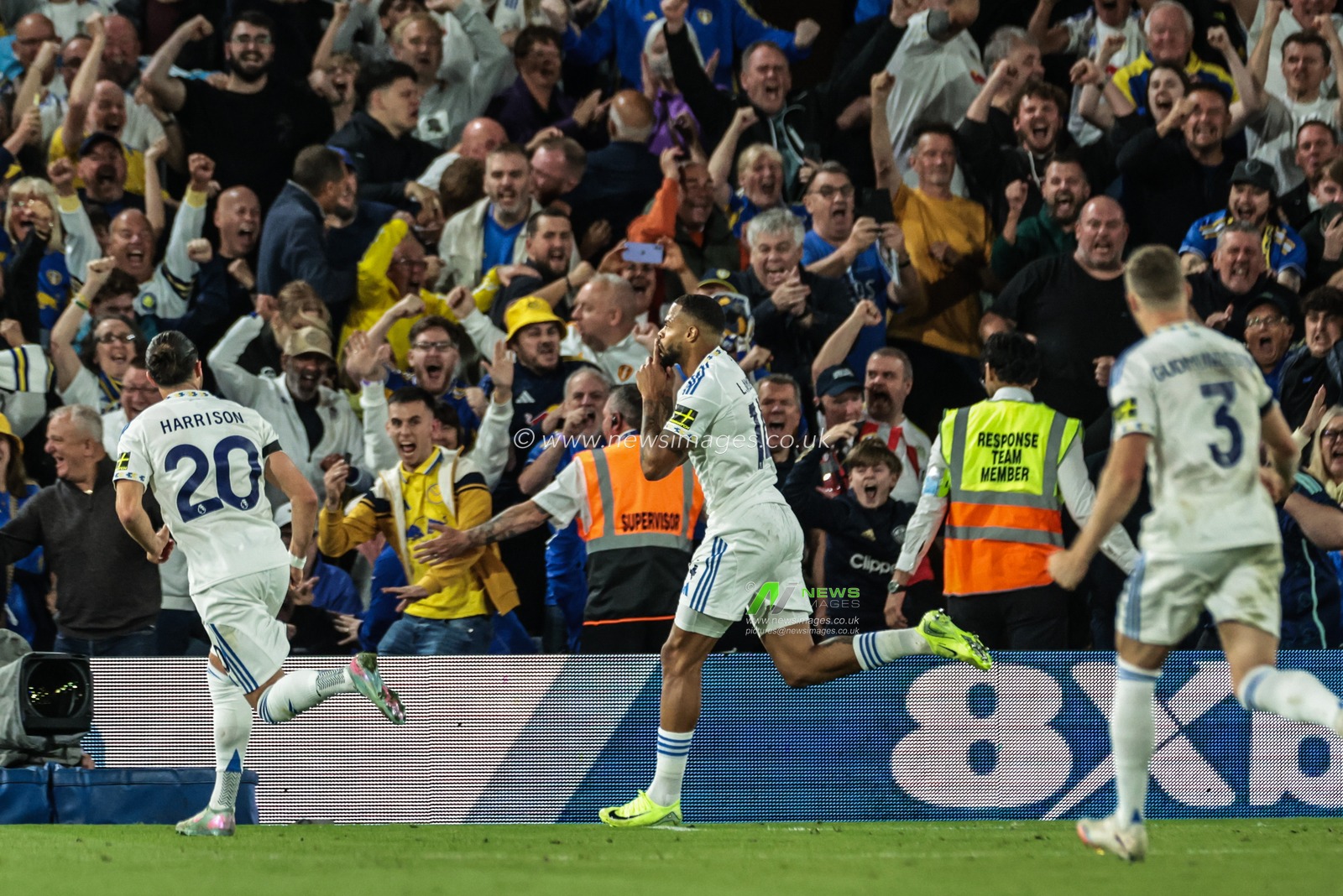 Lukas Nmecha of Leeds United celebrates his goal to make it 1-0 during the Premier League match Leeds United vs Everton at Elland Road, Leeds, United Kingdom, 18th August 2025

(Photo by Mark Cosgrove/News Images)