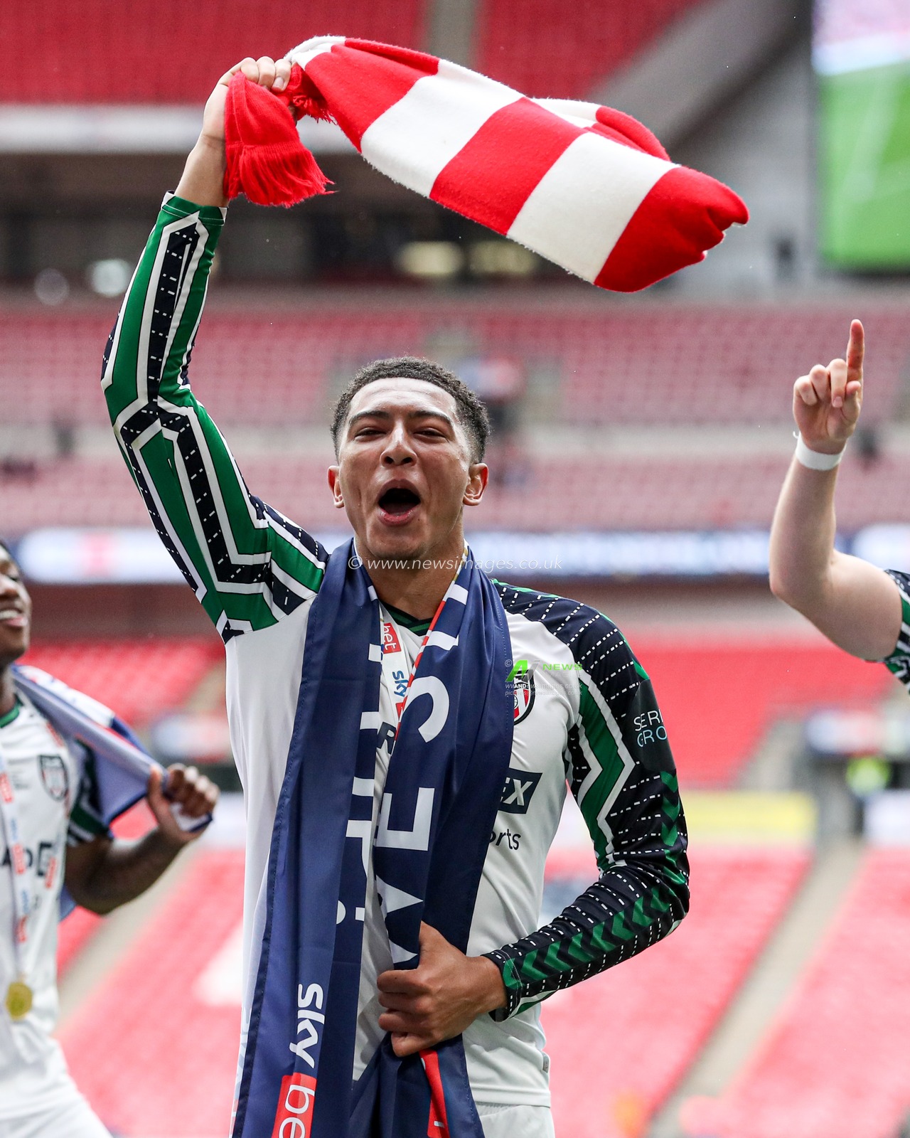 Jobe Bellingham of Sunderland celebrates getting promoted back to the Premier League after the Sky Bet Championship Playoff Final match Sheffield United vs Sunderland at Wembley Stadium, London, United Kingdom, 24th May 2025

(Photo by Izzy Poles/News Images)