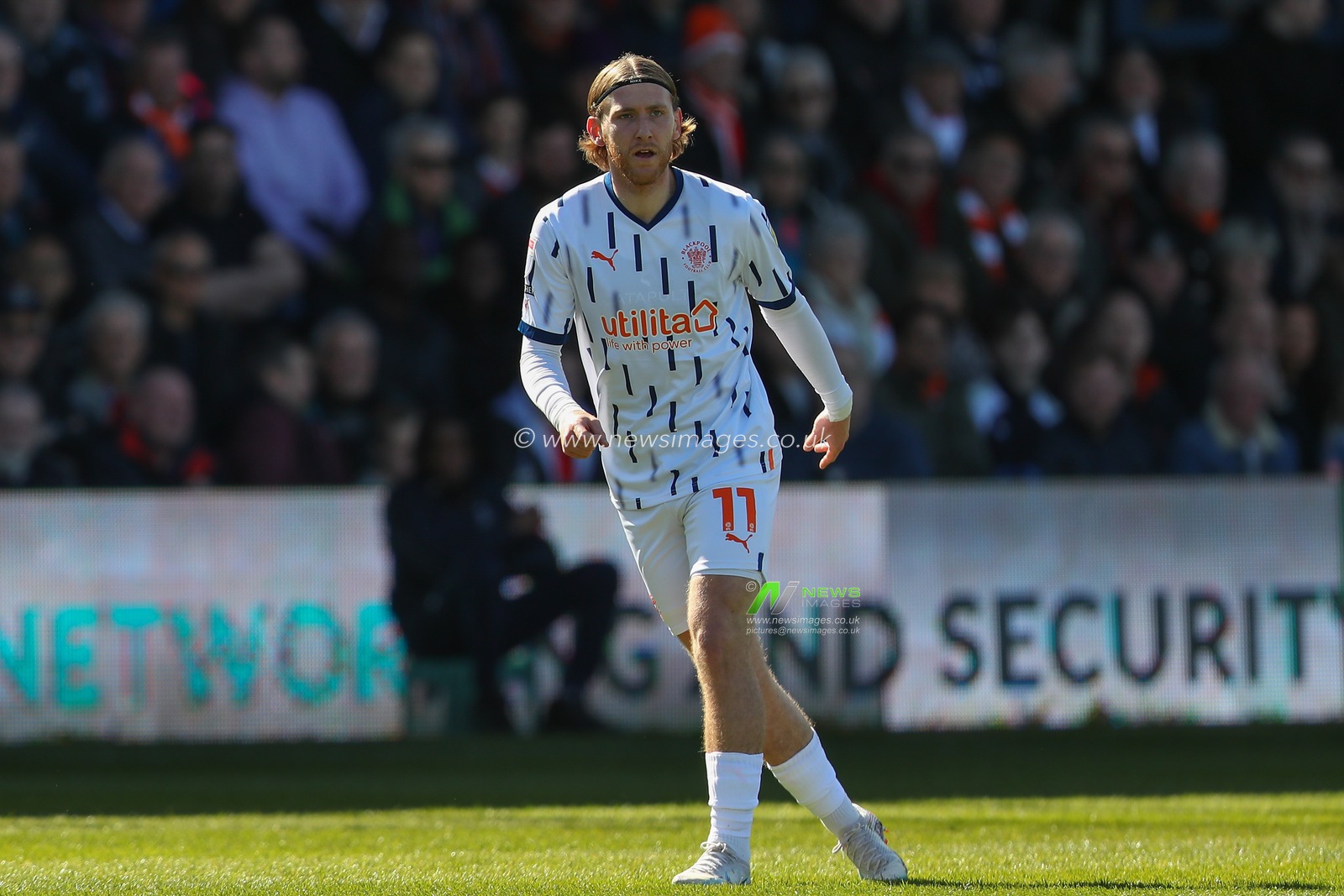 Josh Bowler #11 of Blackpool during the Sky Bet Championship match Luton Town vs Blackpool at Kenilworth Road, Luton, United Kingdom, 10th April 2023

(Photo by Gareth Evans/News Images)