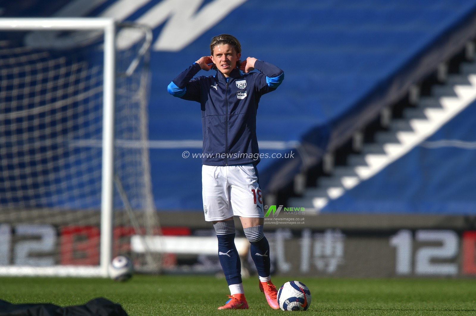Conor Gallagher #18 of West Bromwich Albion during the warm up