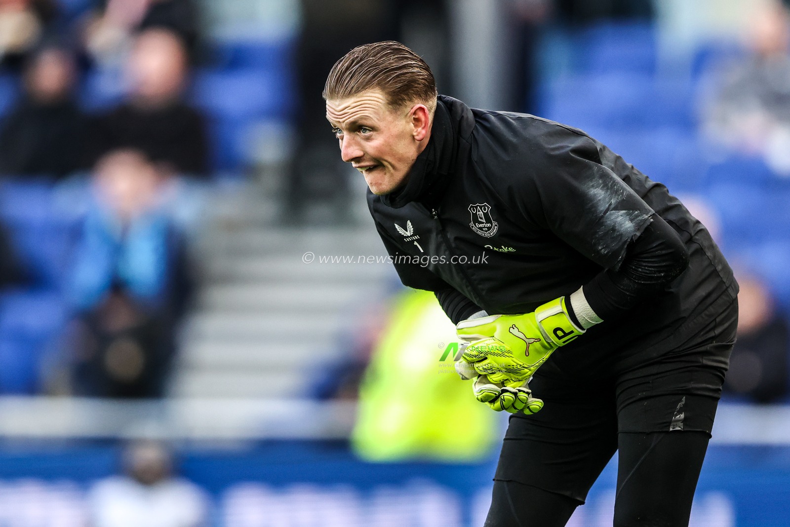 Everton goalkeeper Jordan Pickford in the pregame warmup session during the Emirates FA Cup Third Round match Everton vs Sunderland at Hill Dickinson Stadium, Liverpool, United Kingdom, 10th January 2026

(Photo by Alfie Cosgrove/News Images)