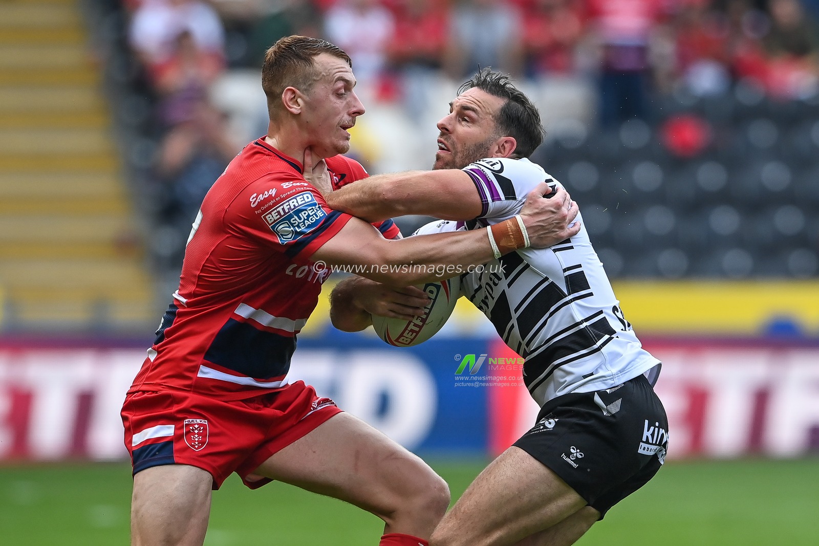 Luke Gale #7 of Hull FC is tackled by Frankie Halton #27 of Hull KR during the Betfred Super League match Hull FC vs Hull KR at MKM Stadium, Hull, United Kingdom, 3rd September 2022

(Photo by Craig Thomas/News Images)