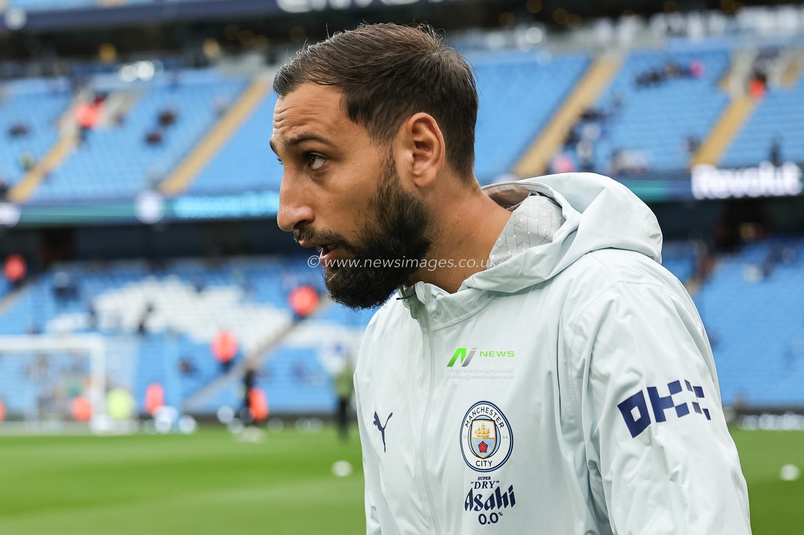 Manchester City goalkeeper Gianluigi Donnarumma in the pregame warmup session during the Premier League match Manchester City vs Coventry City at Etihad Stadium, Manchester, United Kingdom on 05 September 2026

(Photo by Mark Cosgrove/News Images)