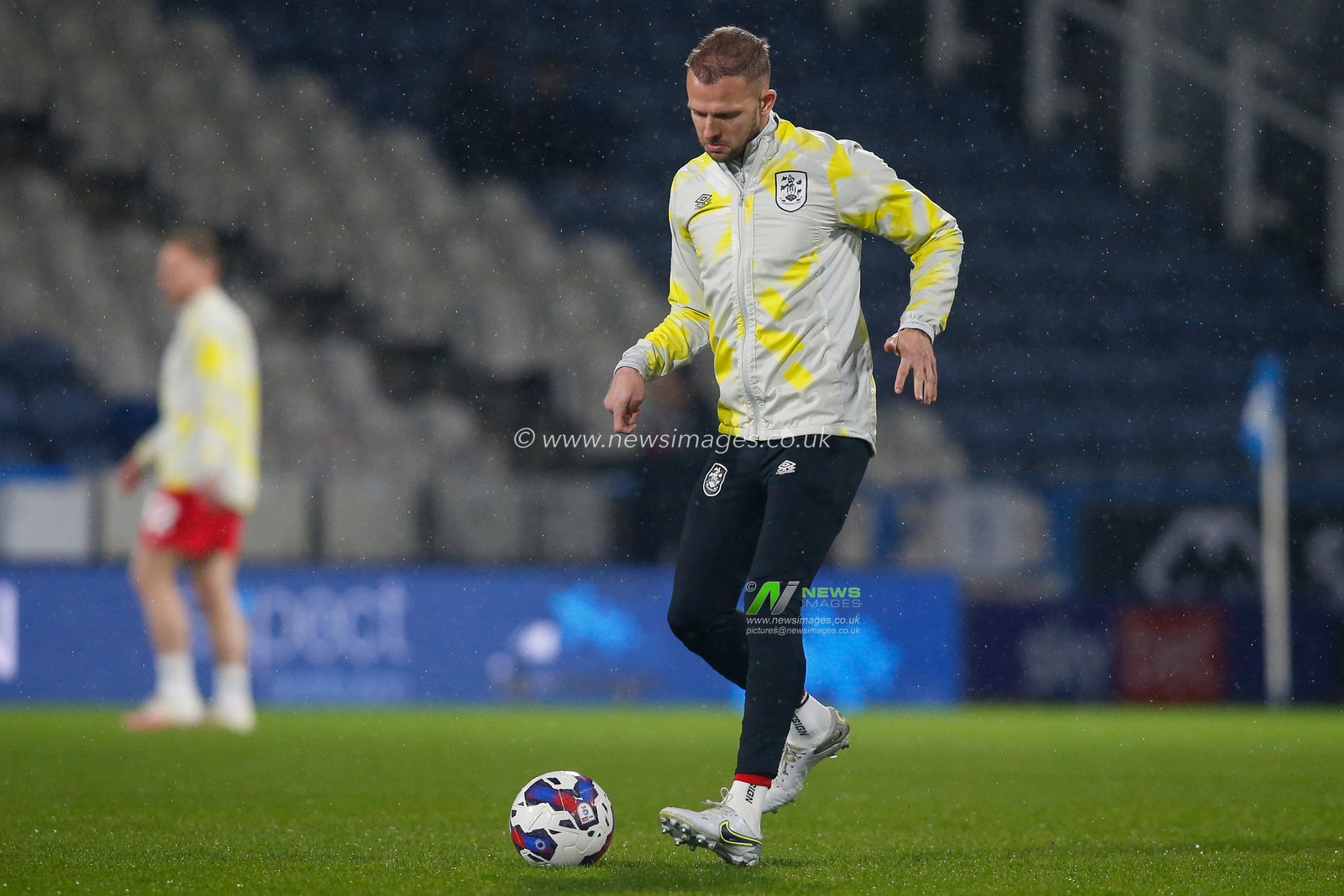 Jordan Rhodes #9 of Huddersfield Town warms up before the Sky Bet Championship match Huddersfield Town vs Norwich City at John Smith's Stadium, Huddersfield, United Kingdom, 15th March 2023

(Photo by Ben Early/News Images)