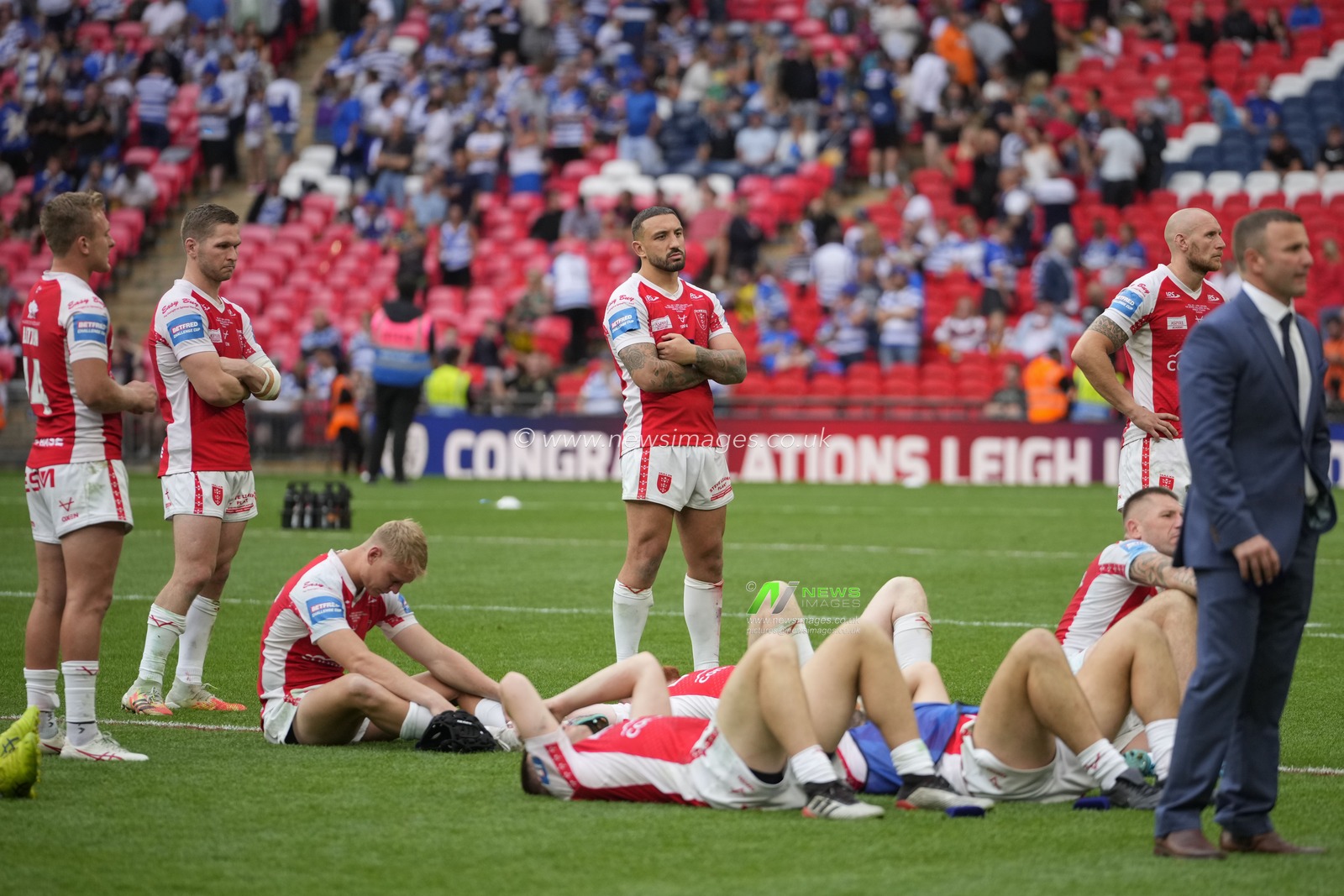 Dejected Hull KR players watch the Leigh Leopards players get the trophy during the Betfred Challenge Cup match Hull KR vs Leigh Leopards at Wembley Stadium, London, United Kingdom, 12th August 2023

(Photo by Steve Flynn/News Images)