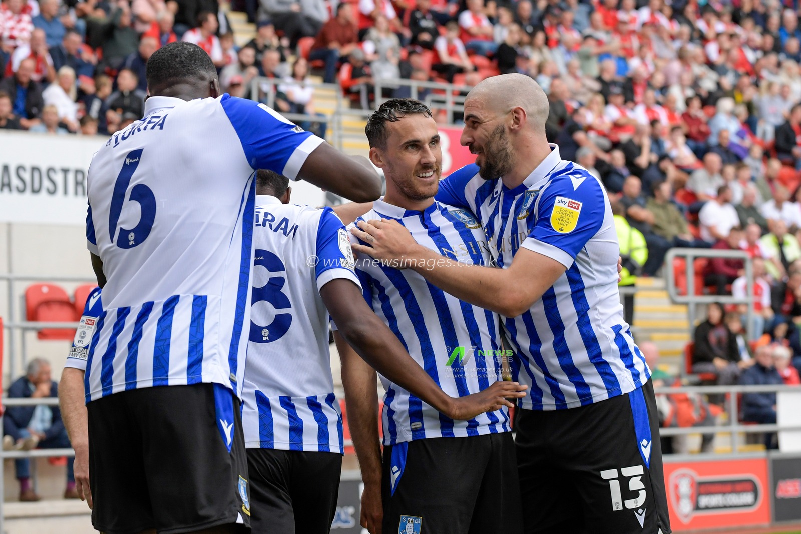 Lee Gregory #9 of Sheffield Wednesday celebrates scoring a goal to make it 0-2