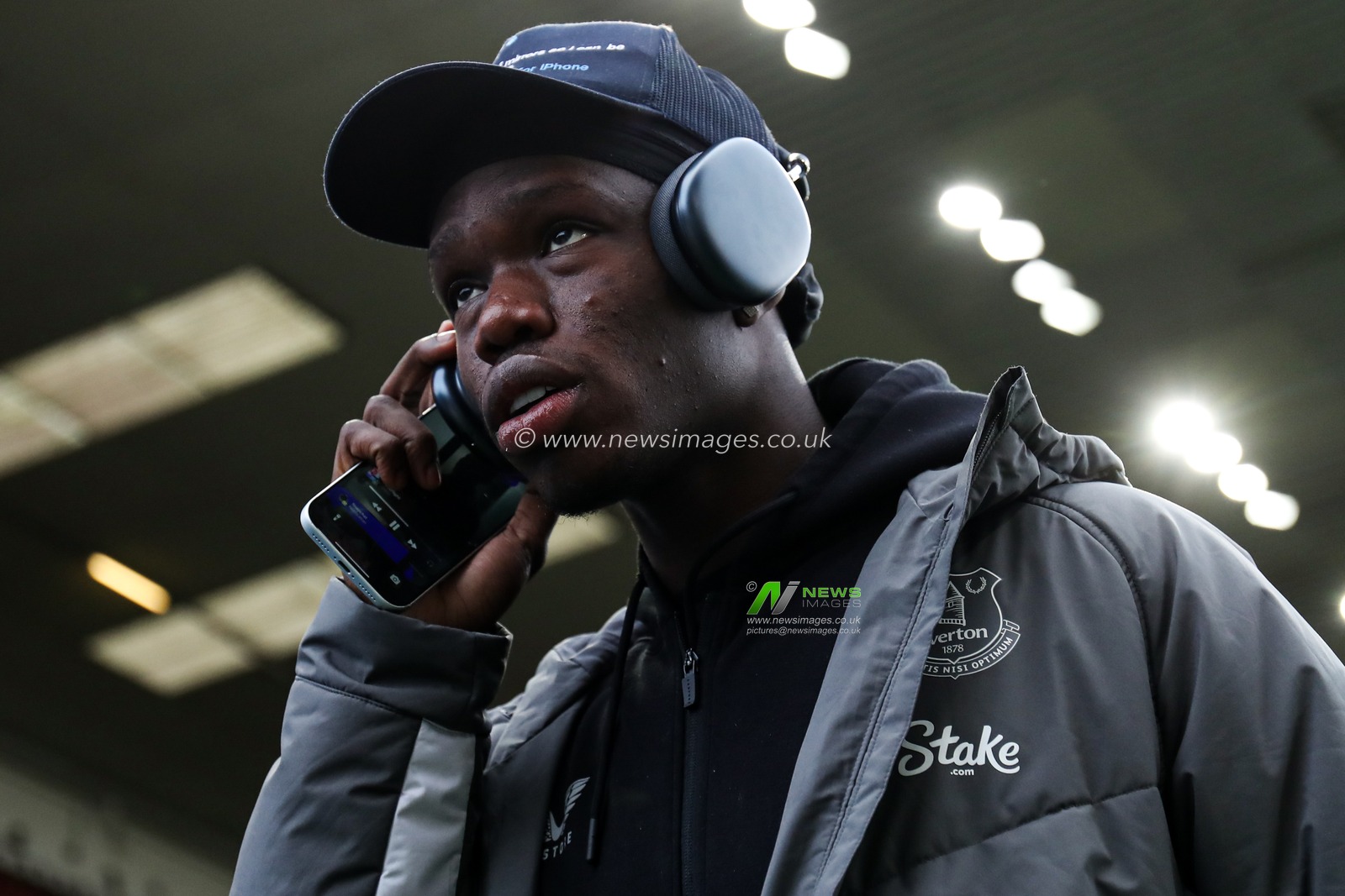 Thierno Barry of Everton arrives at ground ahead of the Premier League match Burnley vs Everton at Turf Moor, Burnley, United Kingdom, 27th December 2025

(Photo by Jorge Horsted/News Images)

*** GER AUT SUI OUT ***