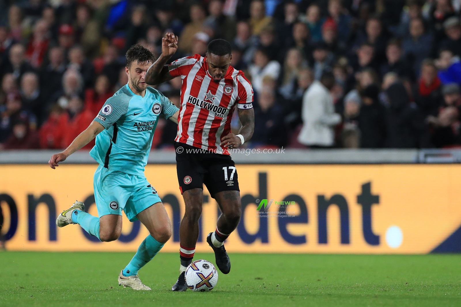 Ivan Toney #17 of Brentford and JoÃ«l Veltman #34 of Brighton & Hove Albion during the Premier League match Brentford vs Brighton and Hove Albion at Brentford Community Stadium, London, United Kingdom, 14th October 2022

(Photo by Carlton Myrie/News Images)
