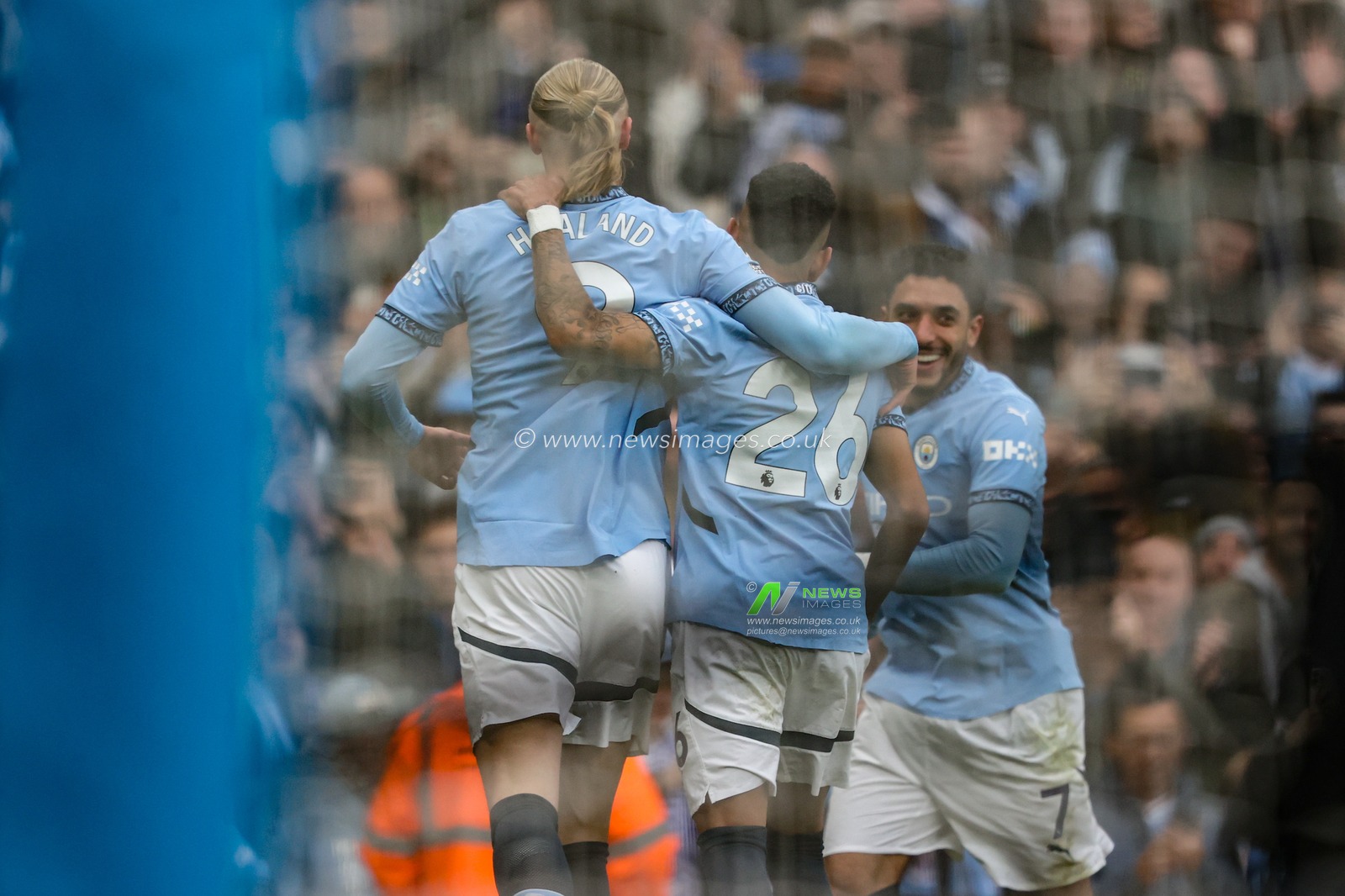 Erling Haaland of Manchester City celebrates his goal to make it 1-0 during the Premier League match Manchester City vs Brighton and Hove Albion at Etihad Stadium, Manchester, United Kingdom, 15th March 2025

(Photo by Alfie Cosgrove/News Images)