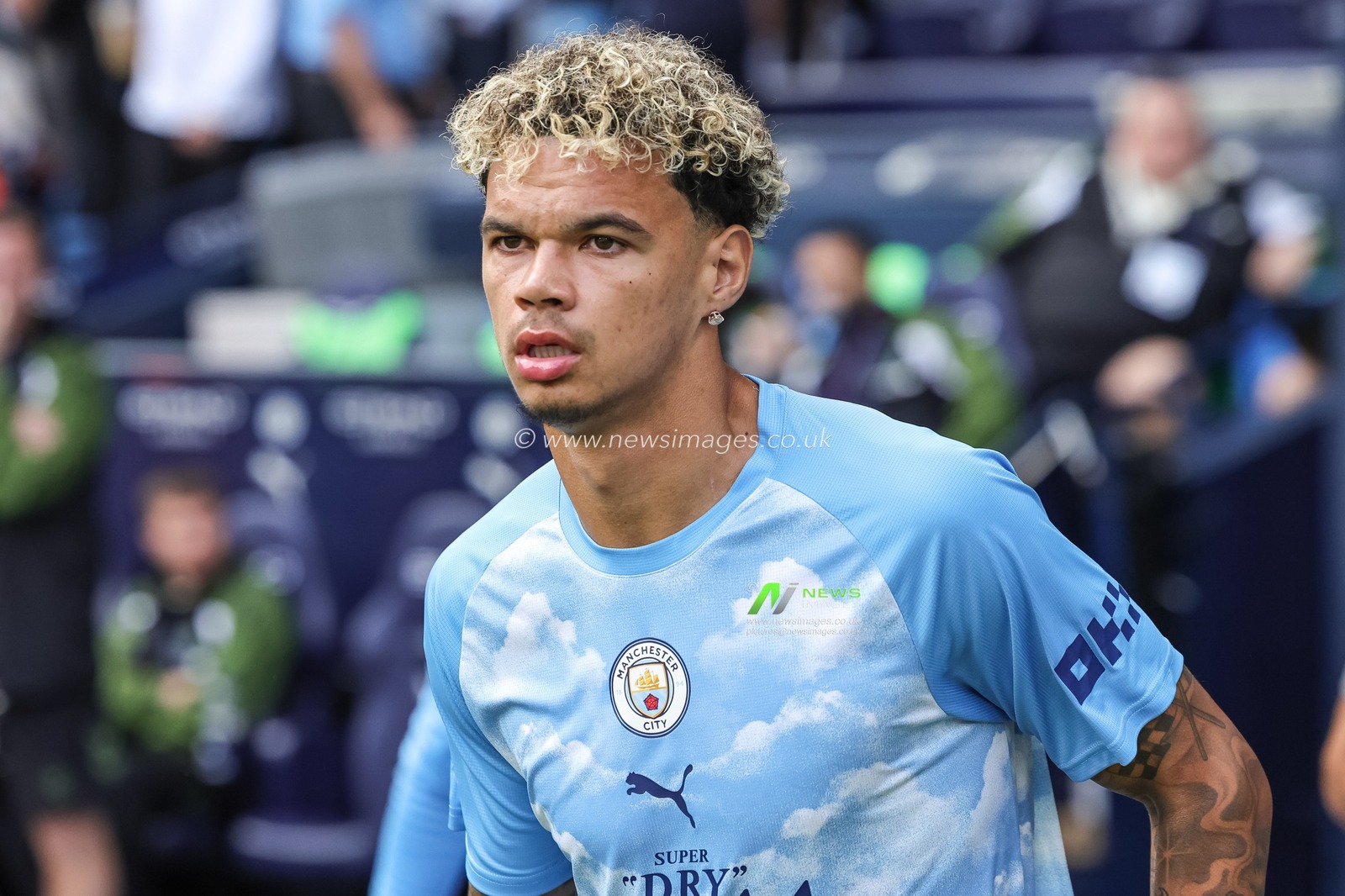 Nico O'Reilly of Manchester City in the pregame warmup session during the Premier League match Manchester City vs Coventry City at Etihad Stadium, Manchester, United Kingdom on 05 September 2026

(Photo by Mark Cosgrove/News Images)