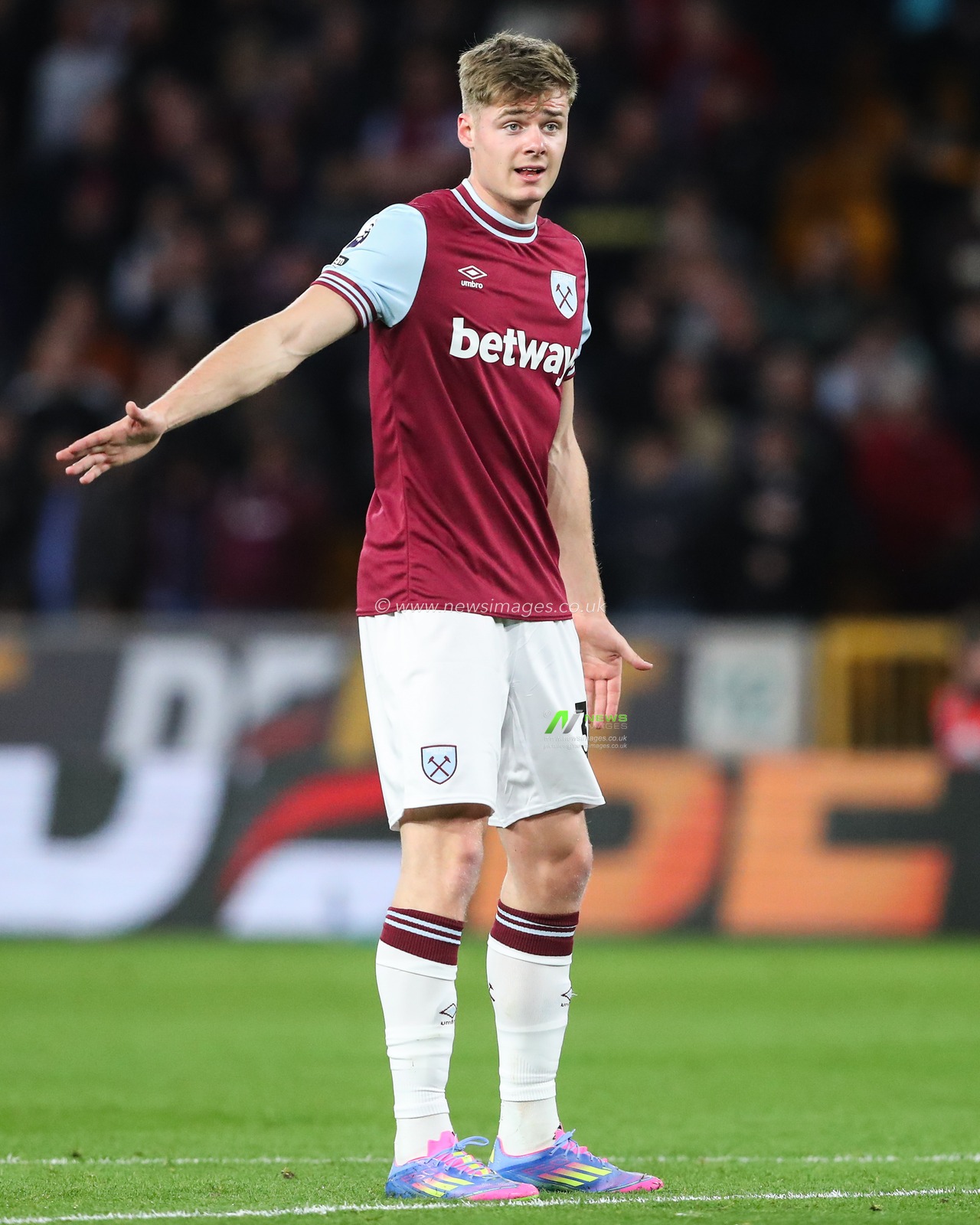 Evan Ferguson of West Ham United during the Premier League match Wolverhampton Wanderers vs West Ham United at Molineux, Wolverhampton, United Kingdom, 1st April 2025

(Photo by Gareth Evans/News Images)