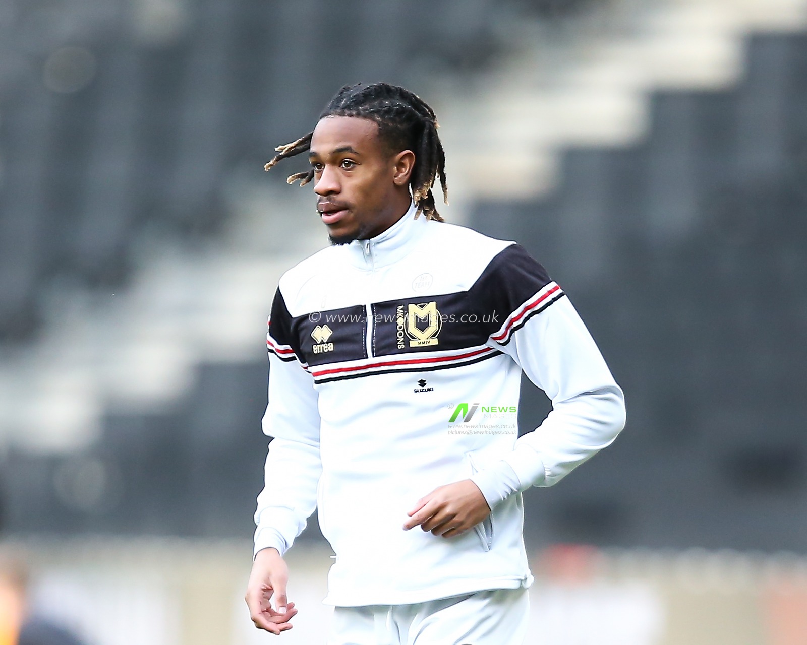 David Kasumu #8 of Milton Keynes Dons during the warm up