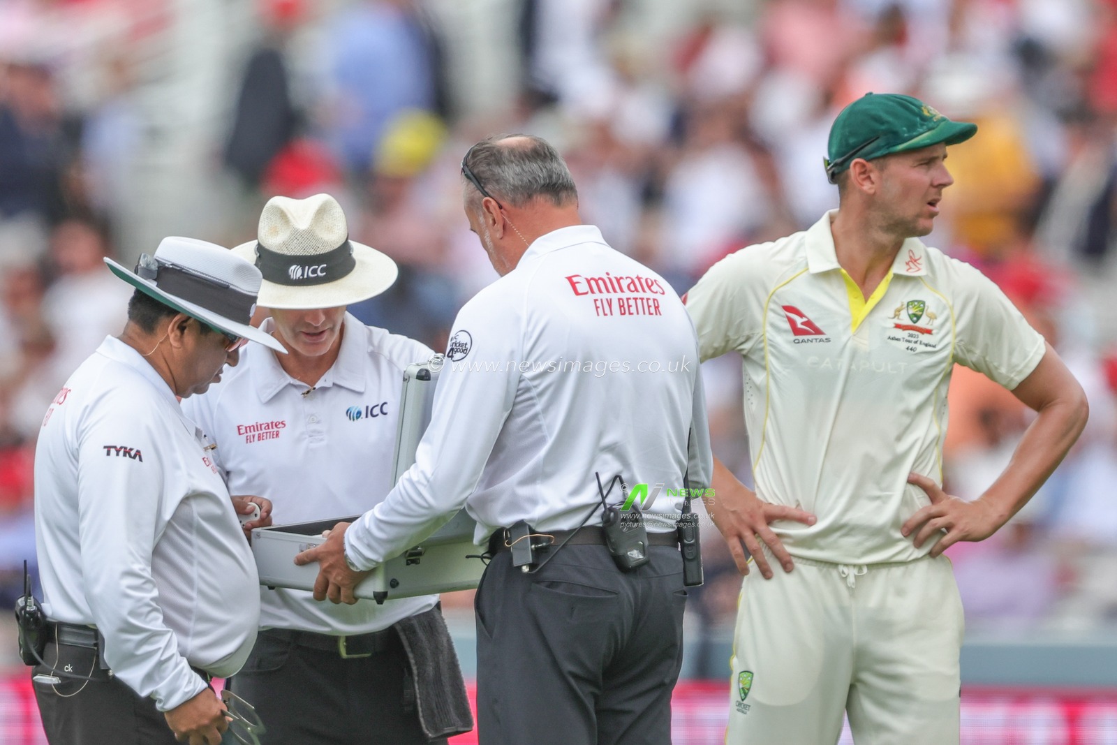 Umpires change the ball during the LV= Insurance Ashes Test Series Second Test Day 2 England v Australia at Lords, London, United Kingdom, 29th June 2023

(Photo by Mark Cosgrove/News Images)