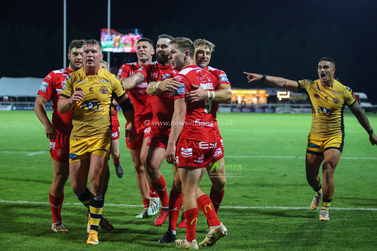 Matt Parcell (9) of Hull KR celebrates his try