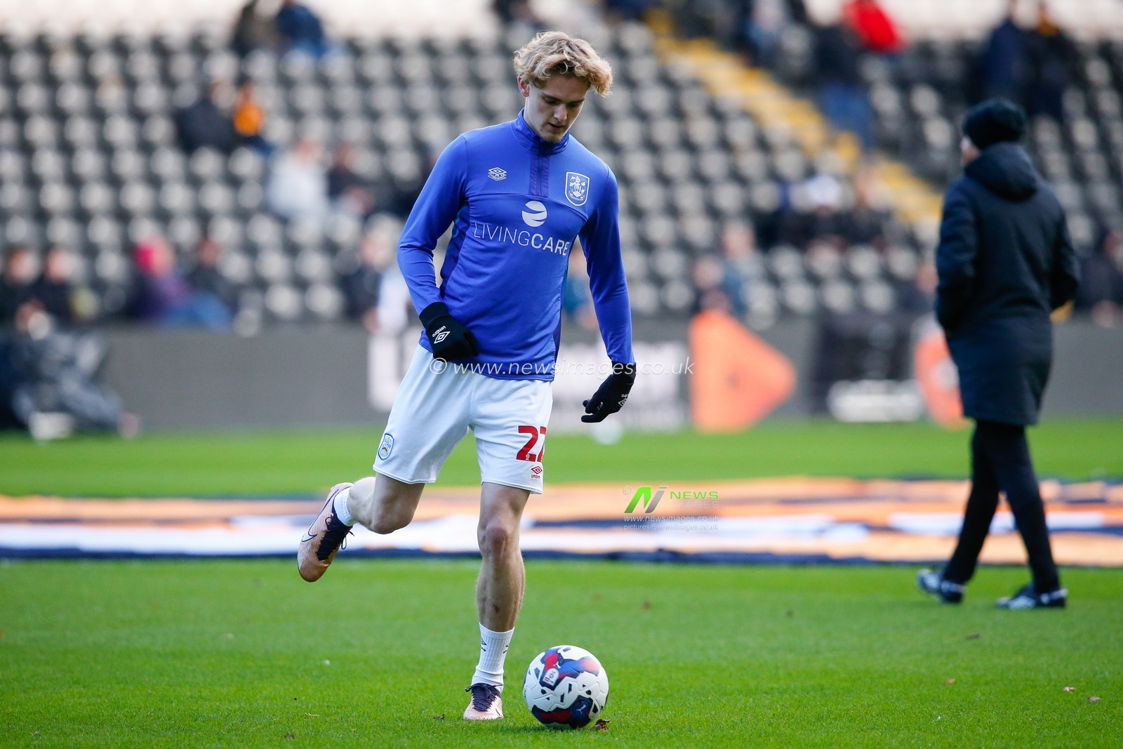 Jack Rudoni #22 of Huddersfield Town warms up before the Sky Bet Championship match Hull City vs Huddersfield Town at MKM Stadium, Hull, United Kingdom, 14th January 2023

(Photo by Ben Early/News Images)