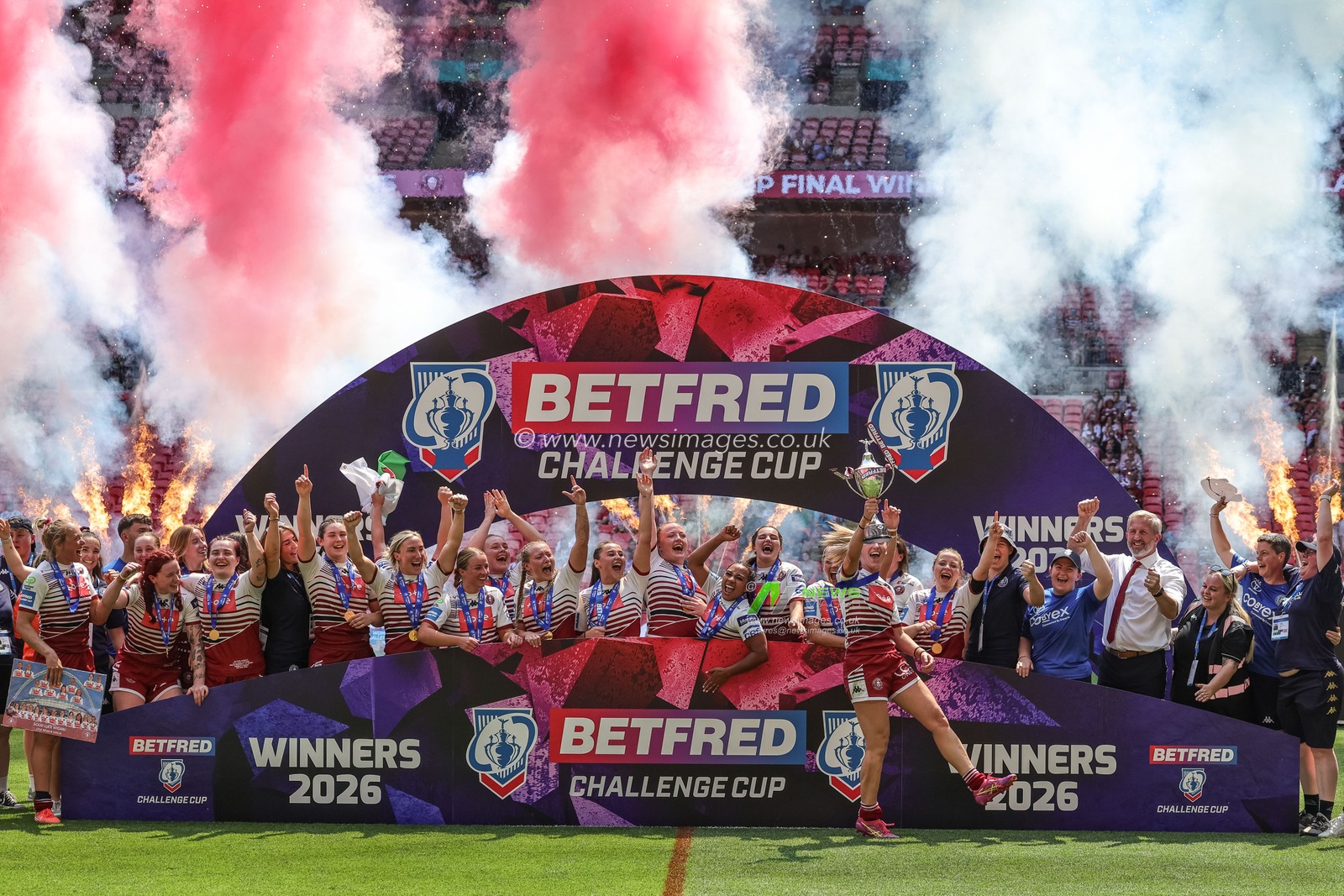 Wigan Warriors lift the Betfred Women's Challenge Cup during the Betfred Women's Challenge Cup Final Wigan Warriors vs St Helens at Wembley Stadium, London, United Kingdom on 30 May 2026

(Photo by Mark Cosgrove/News Images)