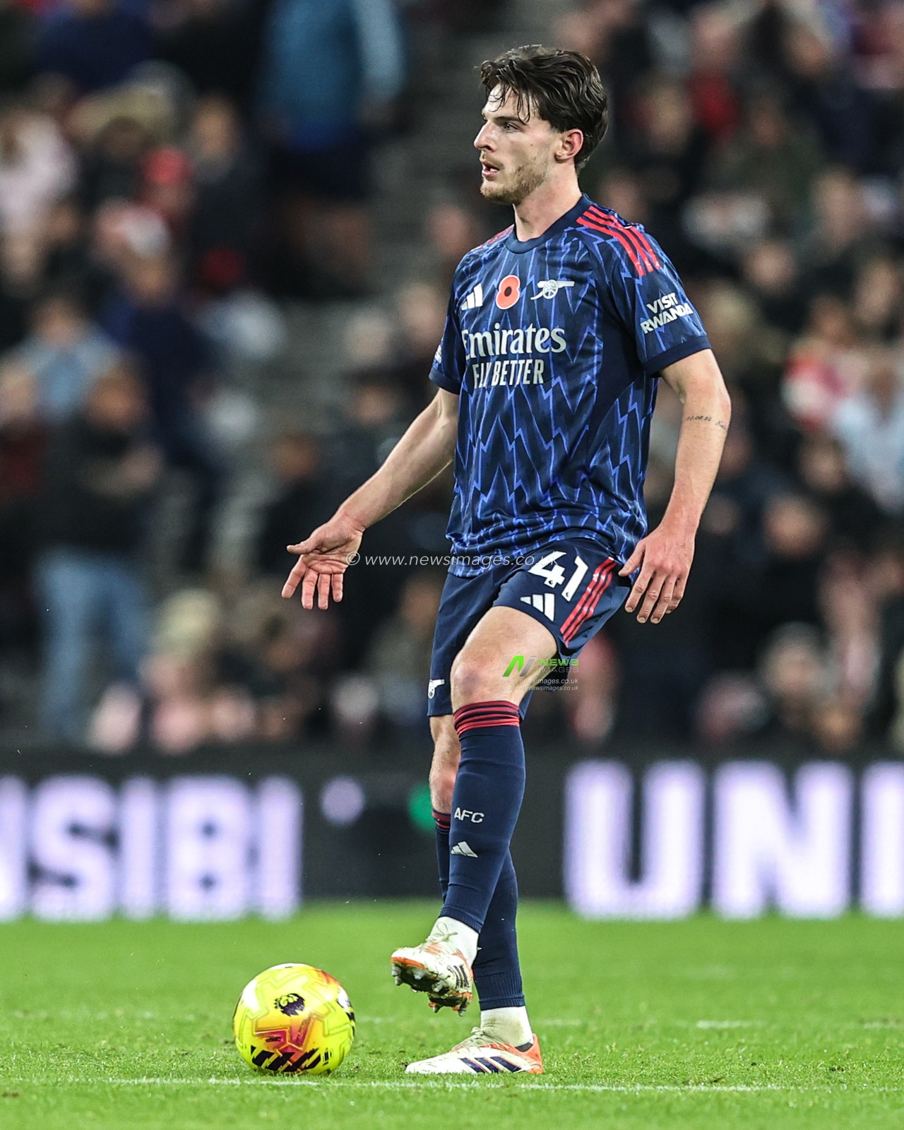 Declan Rice of Arsenal during the Premier League match Sunderland vs Arsenal at Stadium Of Light, Sunderland, United Kingdom, 8th November 2025

(Photo by Alfie Cosgrove/News Images)

*** GER AUT SUI OUT ***