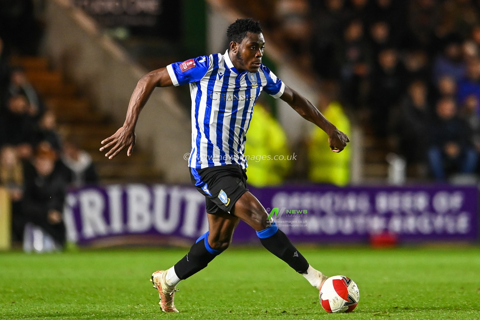 Fisayo Dele-Bashiru #17 of Sheffield Wednesday makes a break with the ball