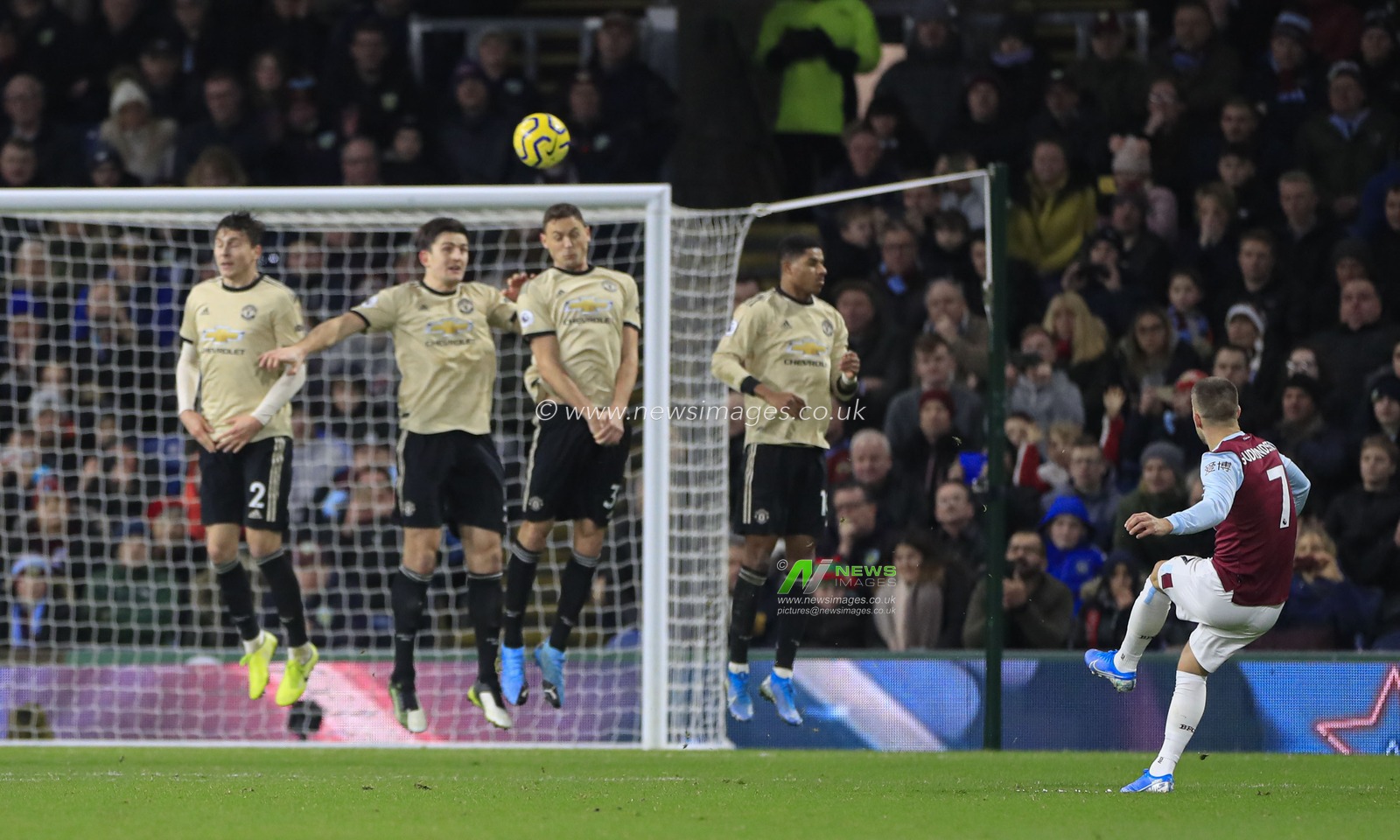 28th December 2019, Turf Moor, Burnley, England; Premier League, Burnley v Manchester United : Johann Gudmundsson (7) of Burnley tries to find the net with a free kick

Credit: Conor Molloy/News Images