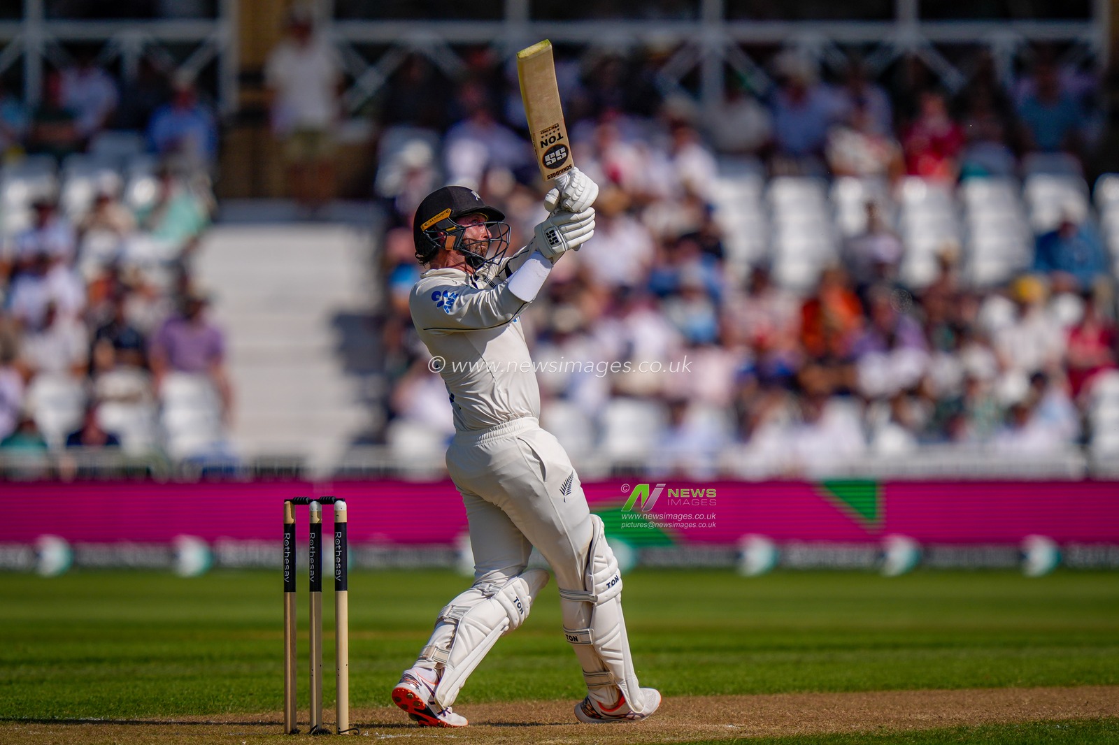 Devon Conwayof New Zealand pulls the ball for six after England attempt the short ball tactic during the 3rd Rothesay Test Match Day 1 match England vs New Zealand at Trent Bridge, Nottingham, United Kingdom on 25 June 2026

(Photo by Maynard Manyowa/News Images)