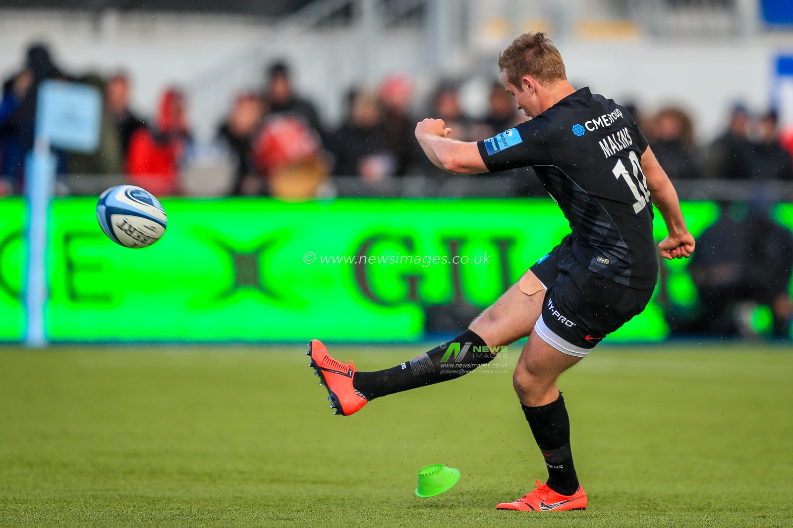 4th May 2019 , Allianz Park , London, England; Gallagher Premiership, Saracens vs Exeter Chiefs ; Max Malins (10) of Saracens converts to make it 7-0.

Credit: Georgie Kerr/News Images