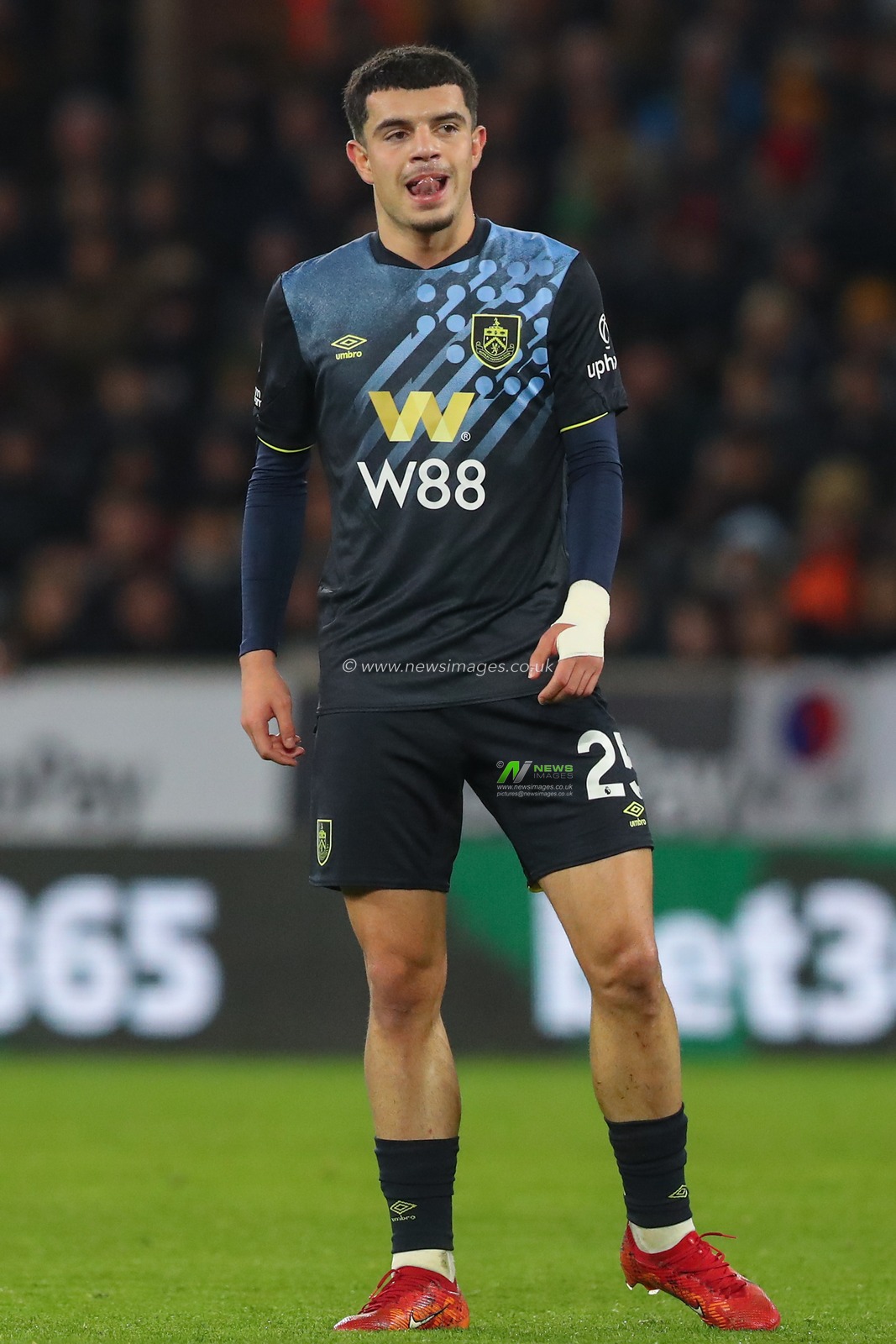 Zeki Amdouni #25 of Burnley during the Premier League match Wolverhampton Wanderers vs Burnley at Molineux, Wolverhampton, United Kingdom, 5th December 2023

(Photo by Gareth Evans/News Images)