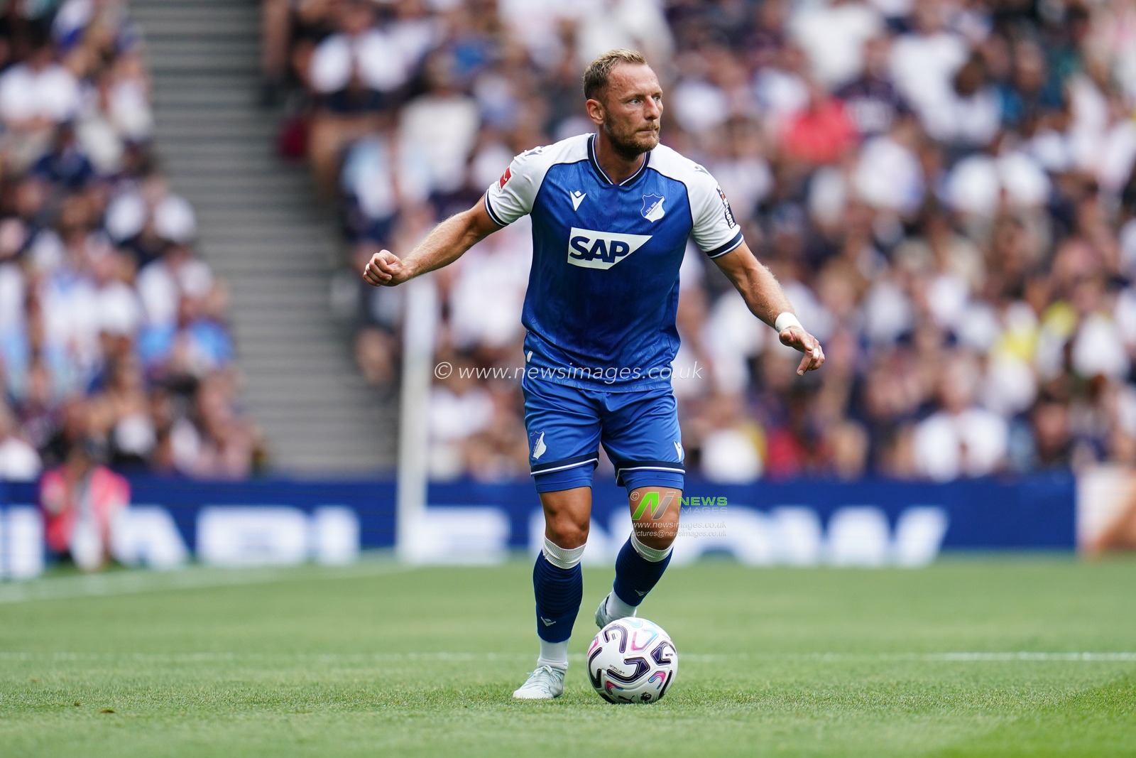 Vladimir Coufal of Hoffenheim with the ball during the pre-season friendly match Tottenham Hotspur vs Hoffenheim at Tottenham Hotspur Stadium, London, United Kingdom on 15 August 2026

(Photo by Harvey Murphy/News Images)