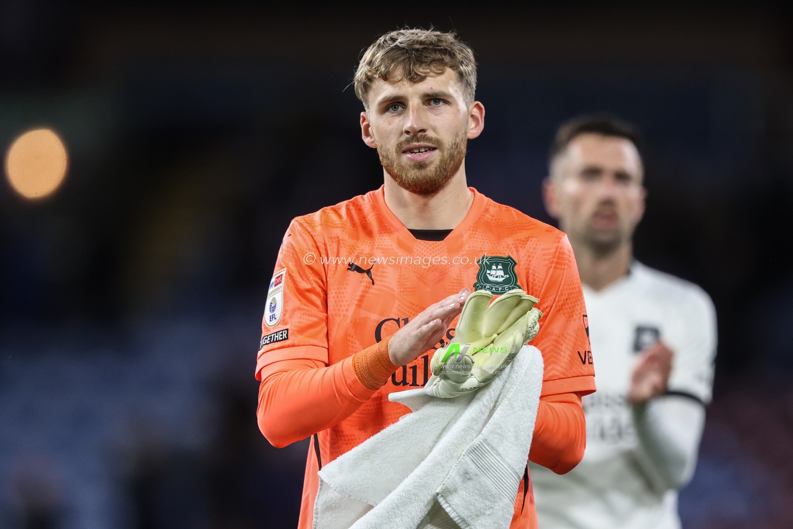 Daniel Grimshaw of Plymouth Argyle applauds the travelling fans after the game during the Sky Bet Championship match Burnley vs Plymouth Argyle at Turf Moor, Burnley, United Kingdom, 1st October 2024

(Photo by Alfie Cosgrove/News Images)