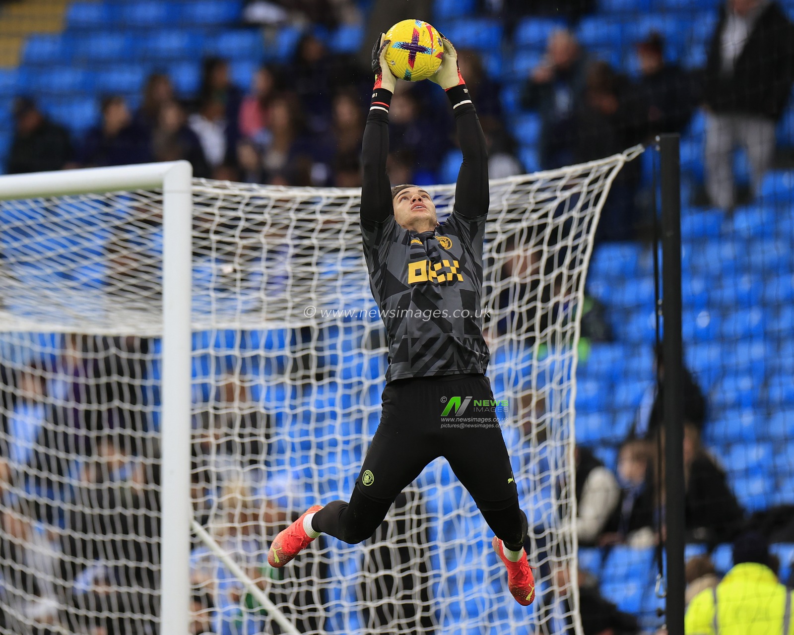 Ederson #31 of Manchester City during the warm up ahead of the Premier League match Manchester City vs Everton at Etihad Stadium, Manchester, United Kingdom, 31st December 2022

(Photo by Conor Molloy/News Images)