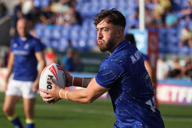 Matty Ashton of Warrington Wolves in the pre-game warm up during the Betfred Super League round 16 match Warrington Wolves vs Catalans Dragons at The Halliwell Jones Stadium, Warrington, United Kingdom on 25 June 2026

(Photo by Alfie Cosgrove/News Images)