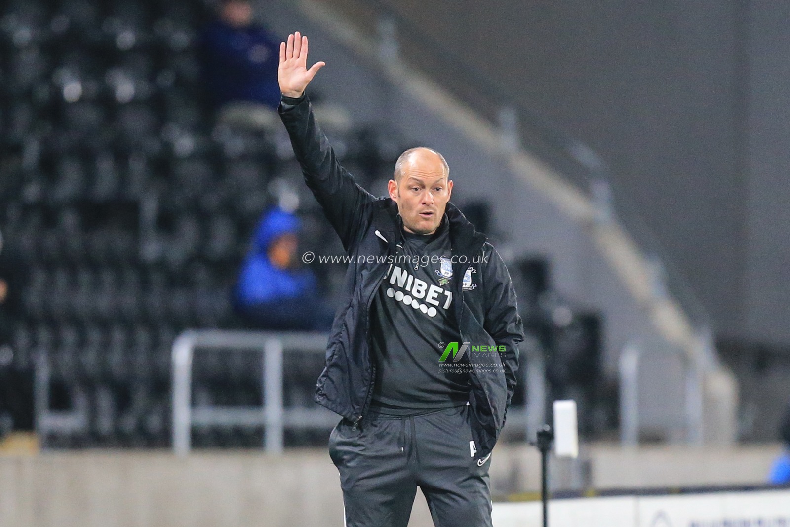 27th November 2019, KC Stadium, Kingston upon Hull, England; Sky Bet Championship, Hull City v Preston North End : Alex Neil manager of Preston North End shouts out orders to his team

Credit: David Greaves/News Images