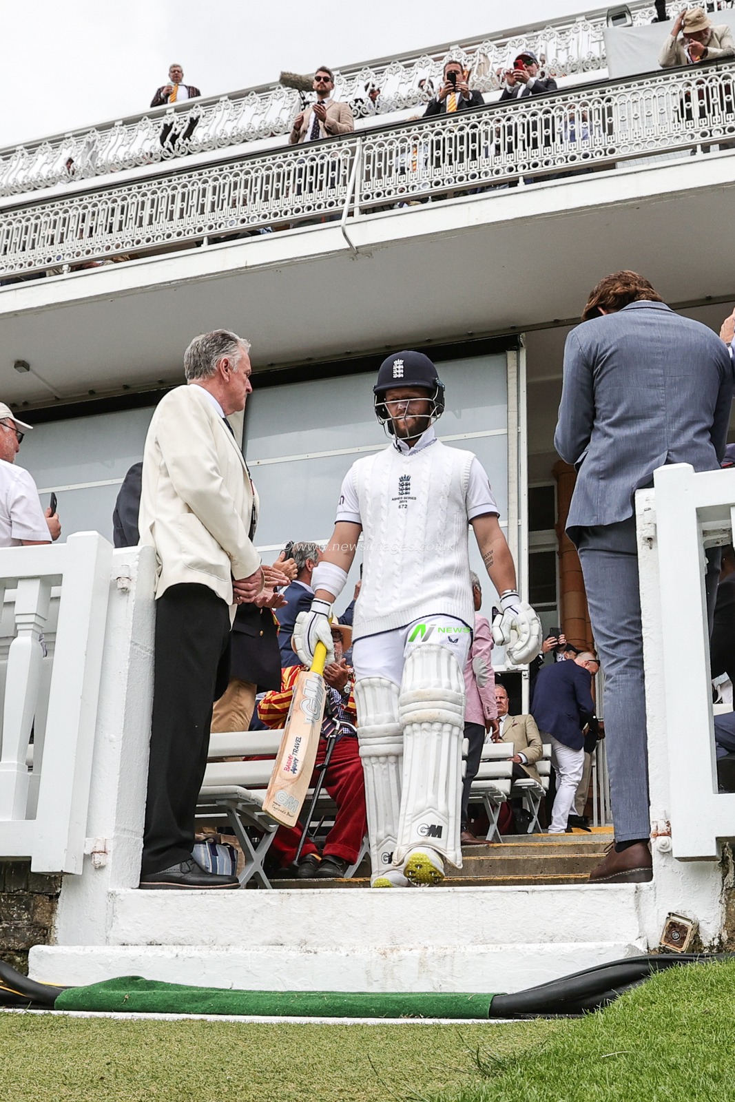 Ben Duckett of England walking out to bat during the LV= Insurance Ashes Test Series Second Test Day 5 England v Australia at Lords, London, United Kingdom, 2nd July 2023

(Photo by Mark Cosgrove/News Images)