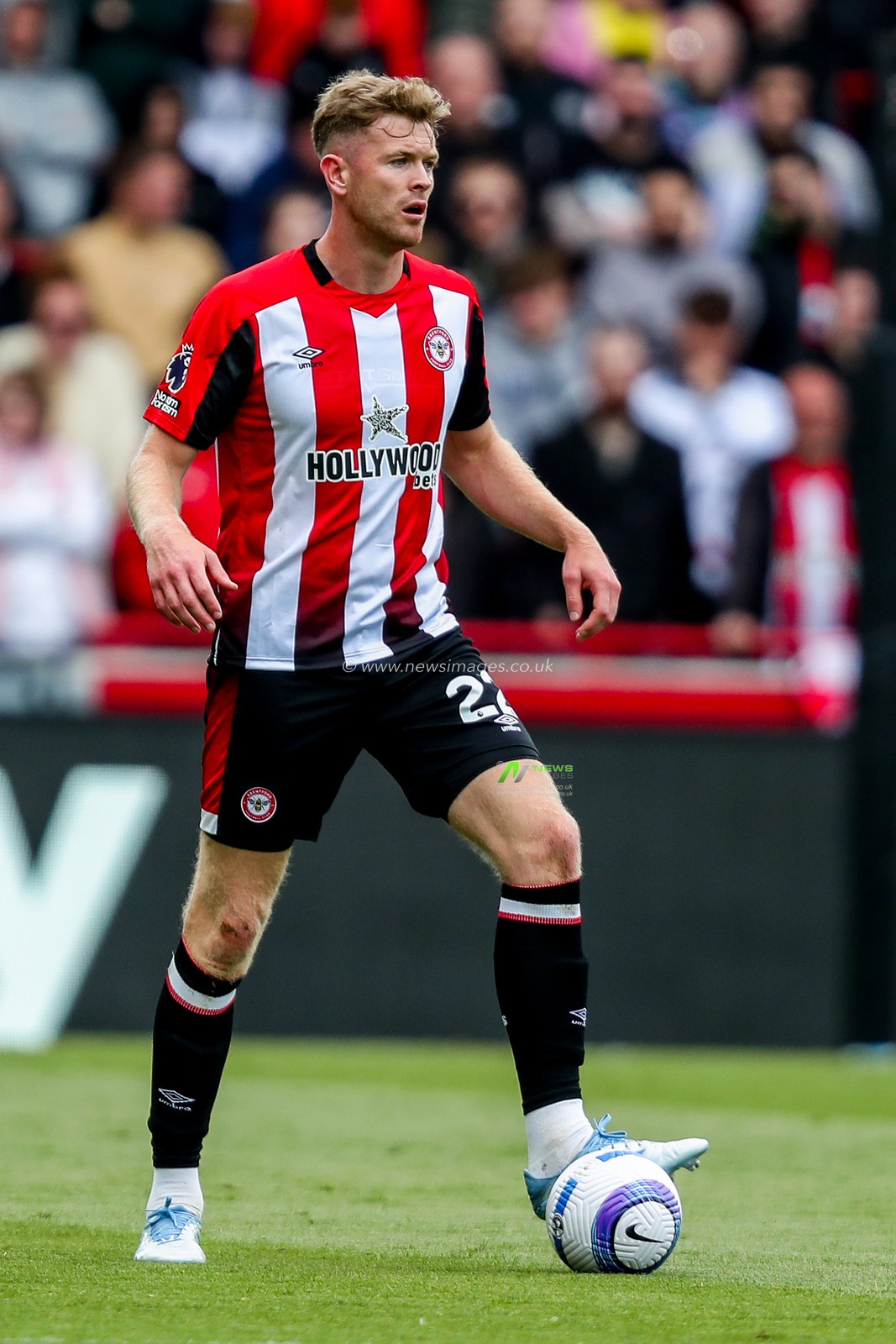 Nathan Collins of Brentford runs with the ball during the Premier League match Brentford vs Manchester United at The Gtech Community Stadium, London, United Kingdom, 4th May 2025

(Photo by Izzy Poles/News Images)