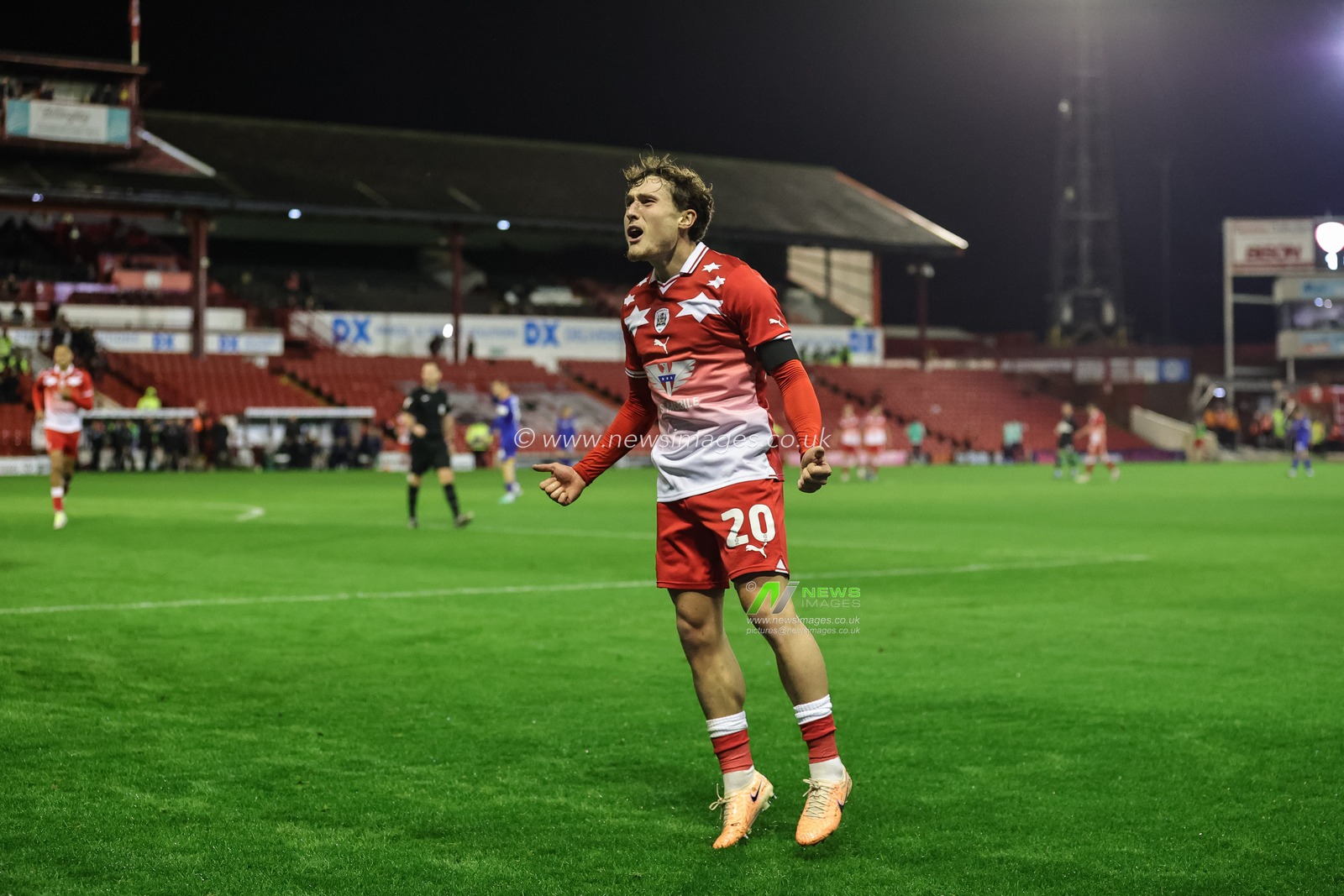 Callum Styles #20 of Barnsley celebrates his goal to make it 2-0 during the Sky Bet League 1 match Barnsley vs Shrewsbury Town at Oakwell, Barnsley, United Kingdom, 24th October 2023

(Photo by Mark Cosgrove/News Images)