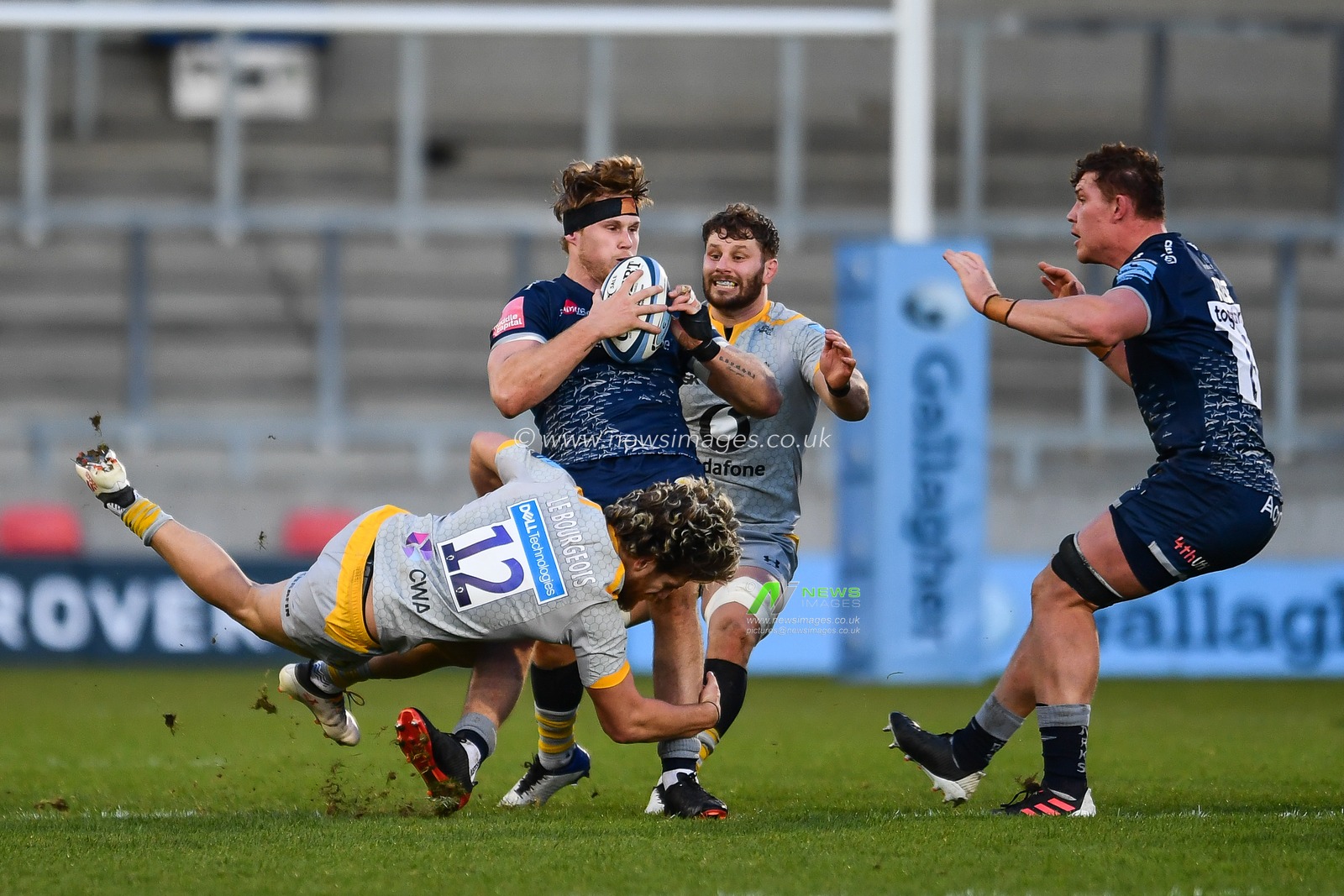 Daniel du Preez of Sale Sharks is tackled by Michael Le Bourgeois of Wasps