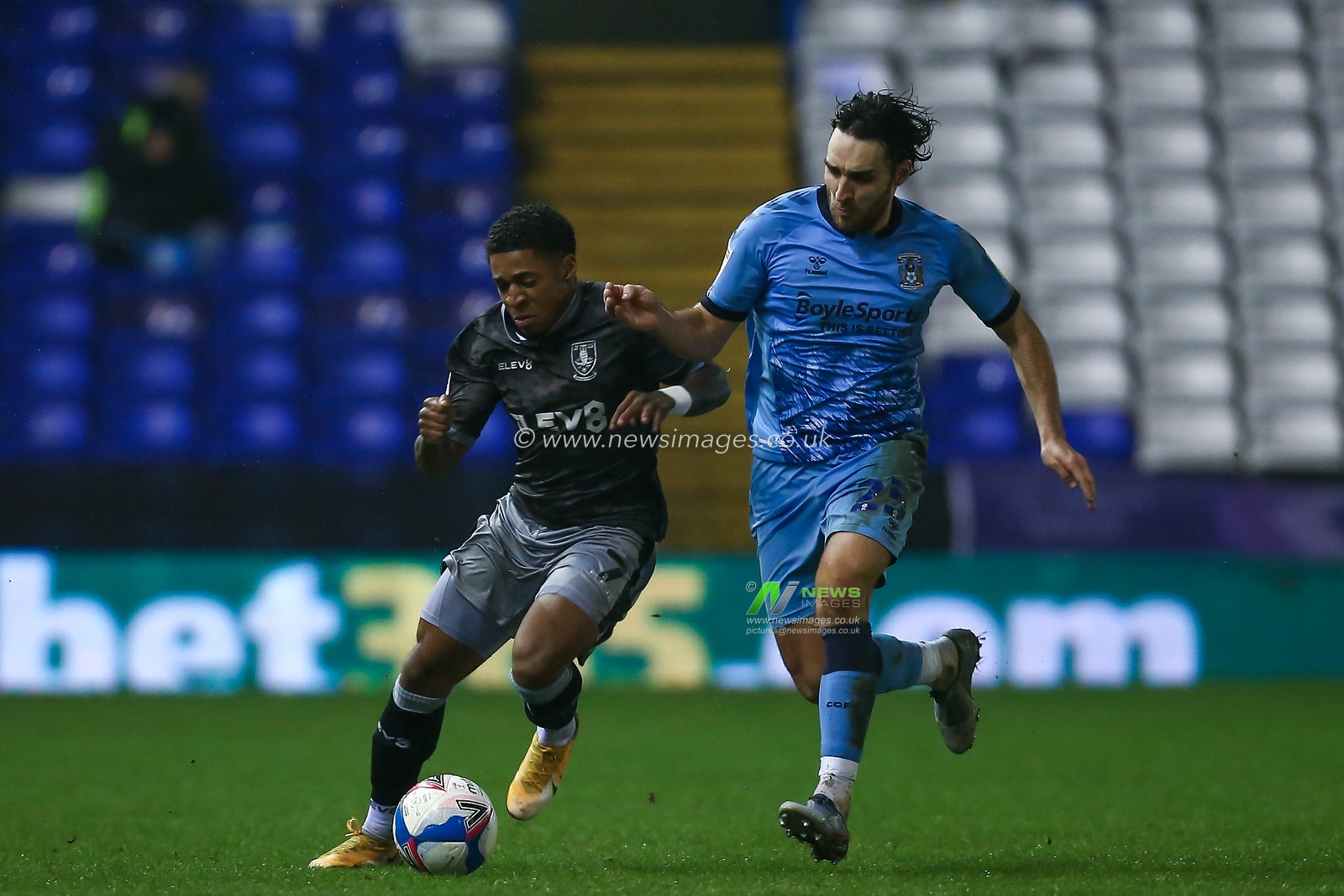 Kadeem Harris #7 of Sheffield Wednesday dribbles the ball whilst under pressure from Matthew James #25 of Coventry City