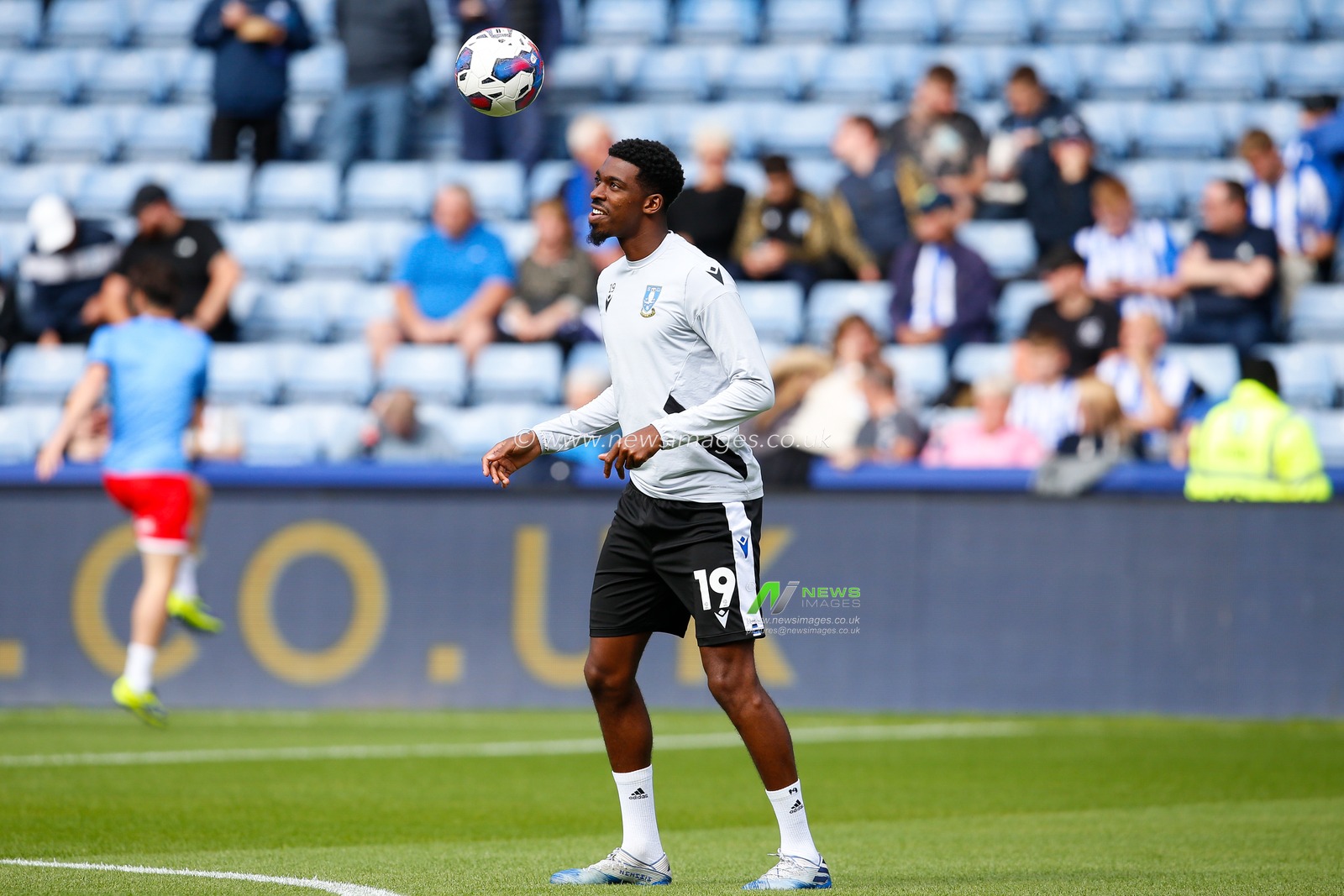 Tyreeq Bakinson #19 of Sheffield Wednesday warms up before the Sky Bet League 1 match Sheffield Wednesday vs Wycombe Wanderers at Hillsborough, Sheffield, United Kingdom, 24th September 2022

(Photo by Ben Early/News Images)