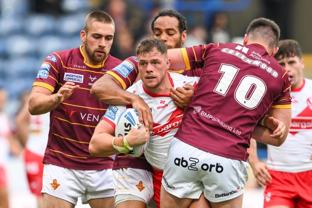 Morgan Knowles of St. Helens is tackled by Leroy Cudjoe of Huddersfield Giants and Joe Greenwood of Huddersfield Giants during the Betfred Super League Round 24 match Huddersfield Giants vs St Helens at John Smith's Stadium, Huddersfield, United Kingdom, 1st September 2024

(Photo by Craig Thomas/News Images)