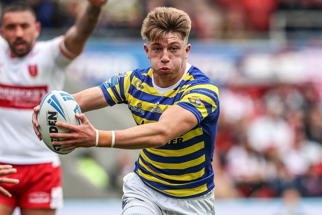 Ewan Irwin of Warrington Wolves battle for the ball during the Betfred Challenge Cup Semi-Finals match Warrington Wolves vs Hull KR at Eco-Power Stadium, Doncaster, United Kingdom on 10 May 2026

(Photo by Alfie Cosgrove/News Images)